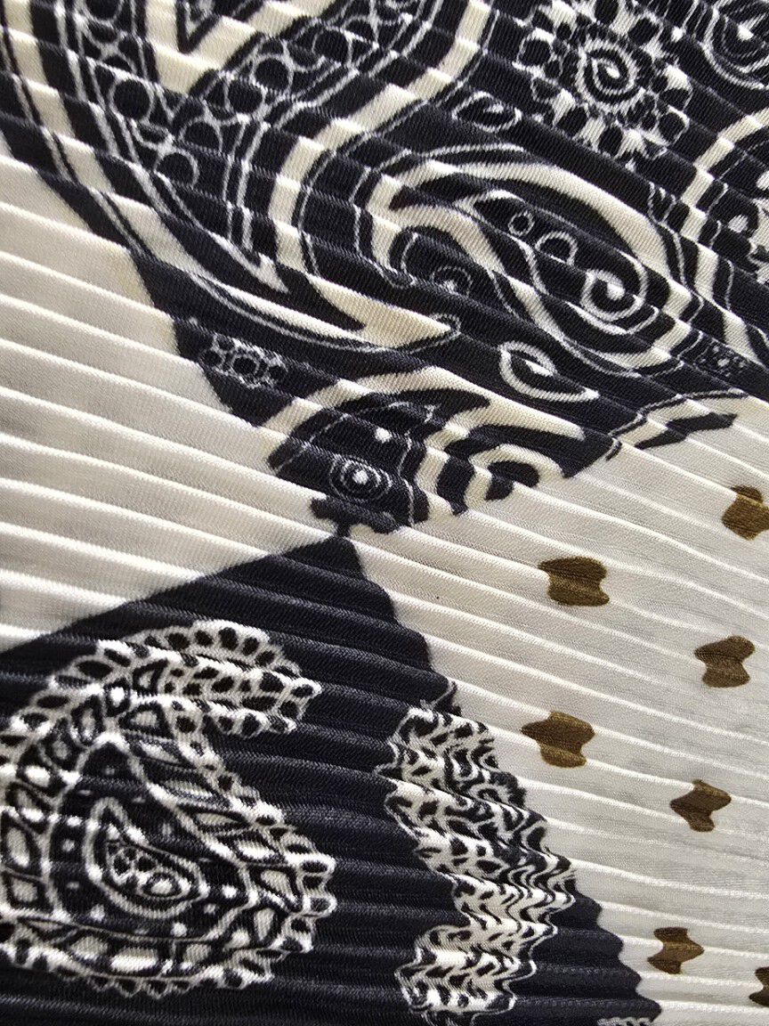 Square Pliss&eacute; Scarf