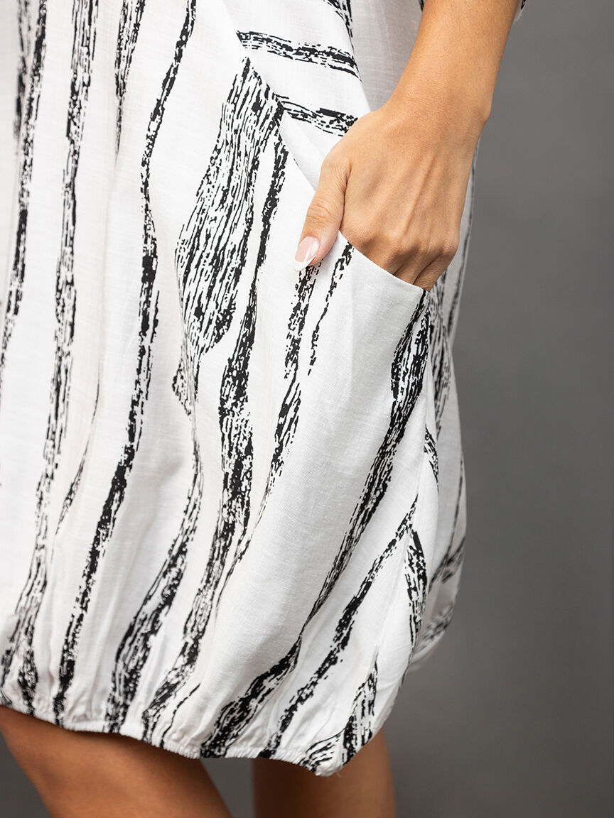 Tunic Top with Modern Lines  Image 4