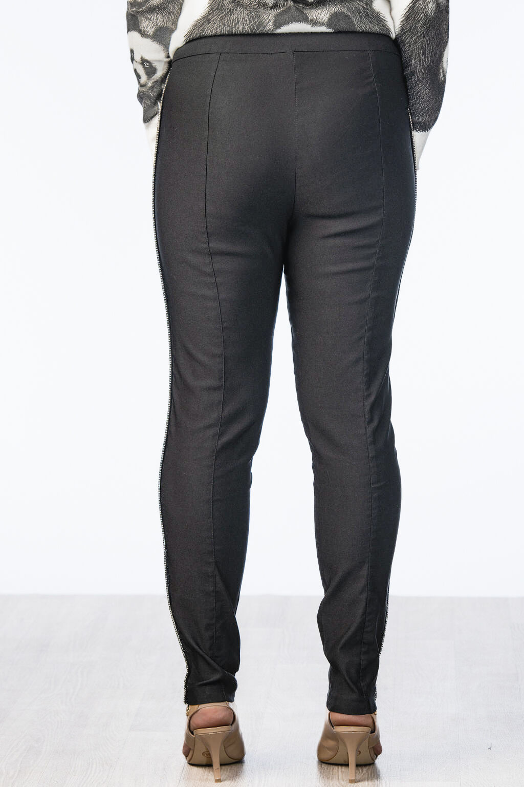 Front-Slit Front-Lined Pants Image 5