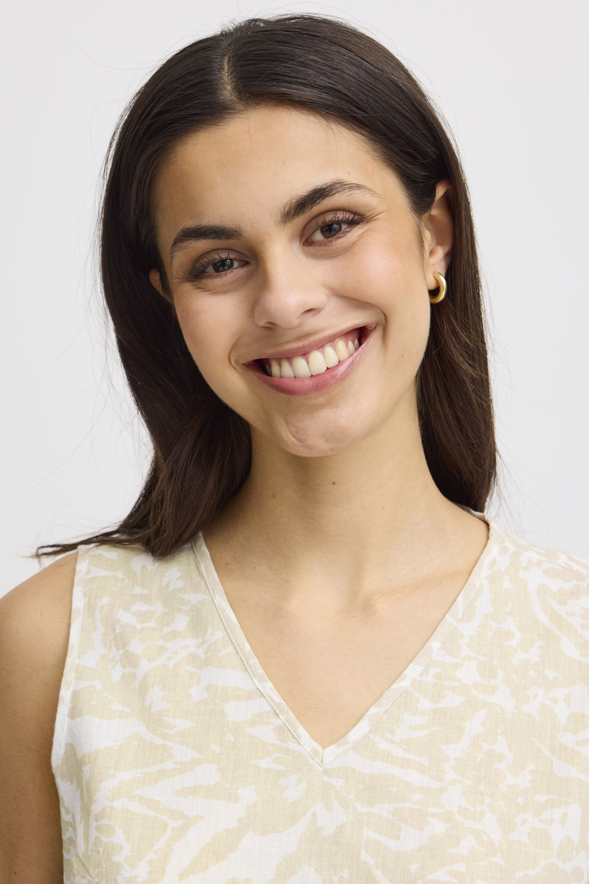 Linen Blend Sleeveless Top Image 3