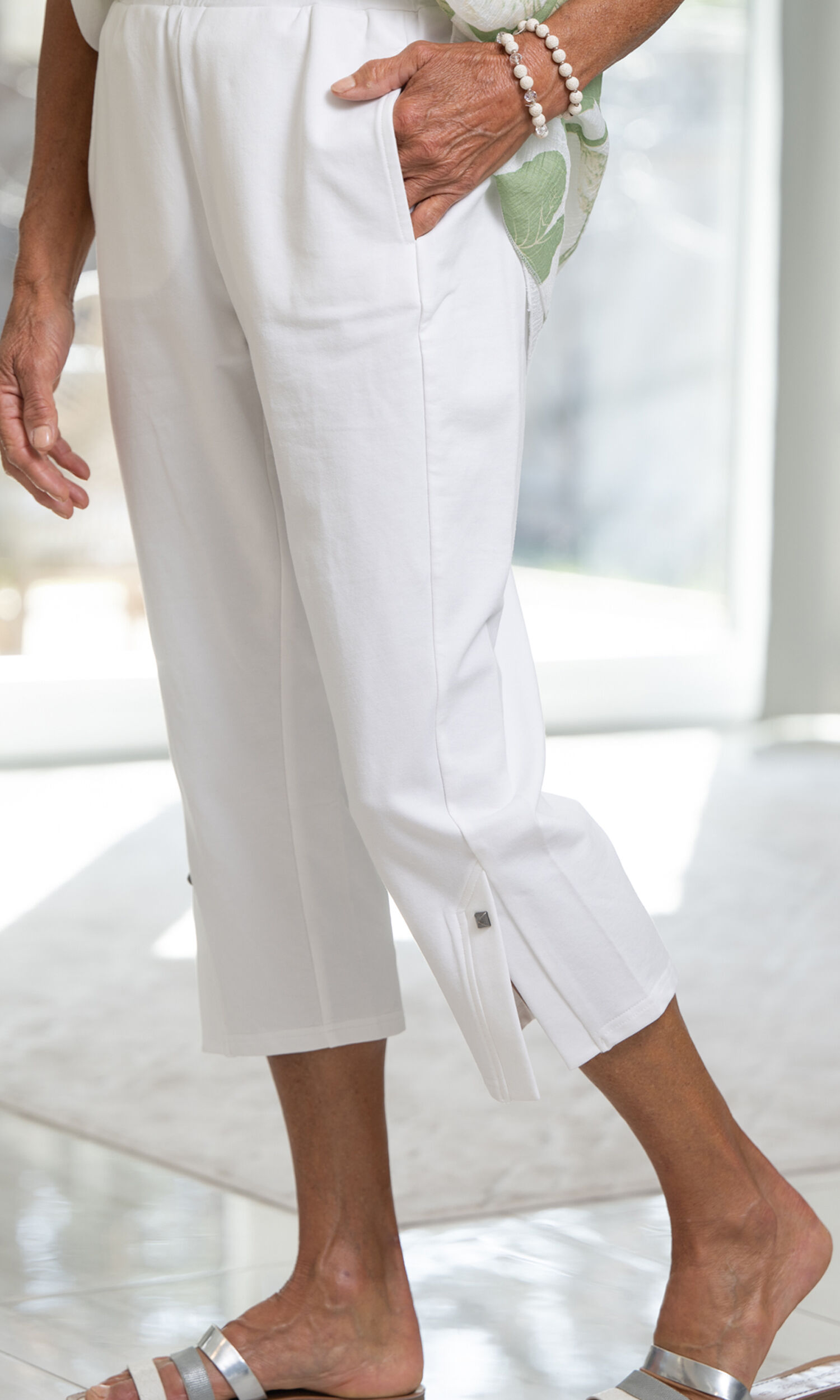 21&rdquo; Simply Zen Capri Image 1