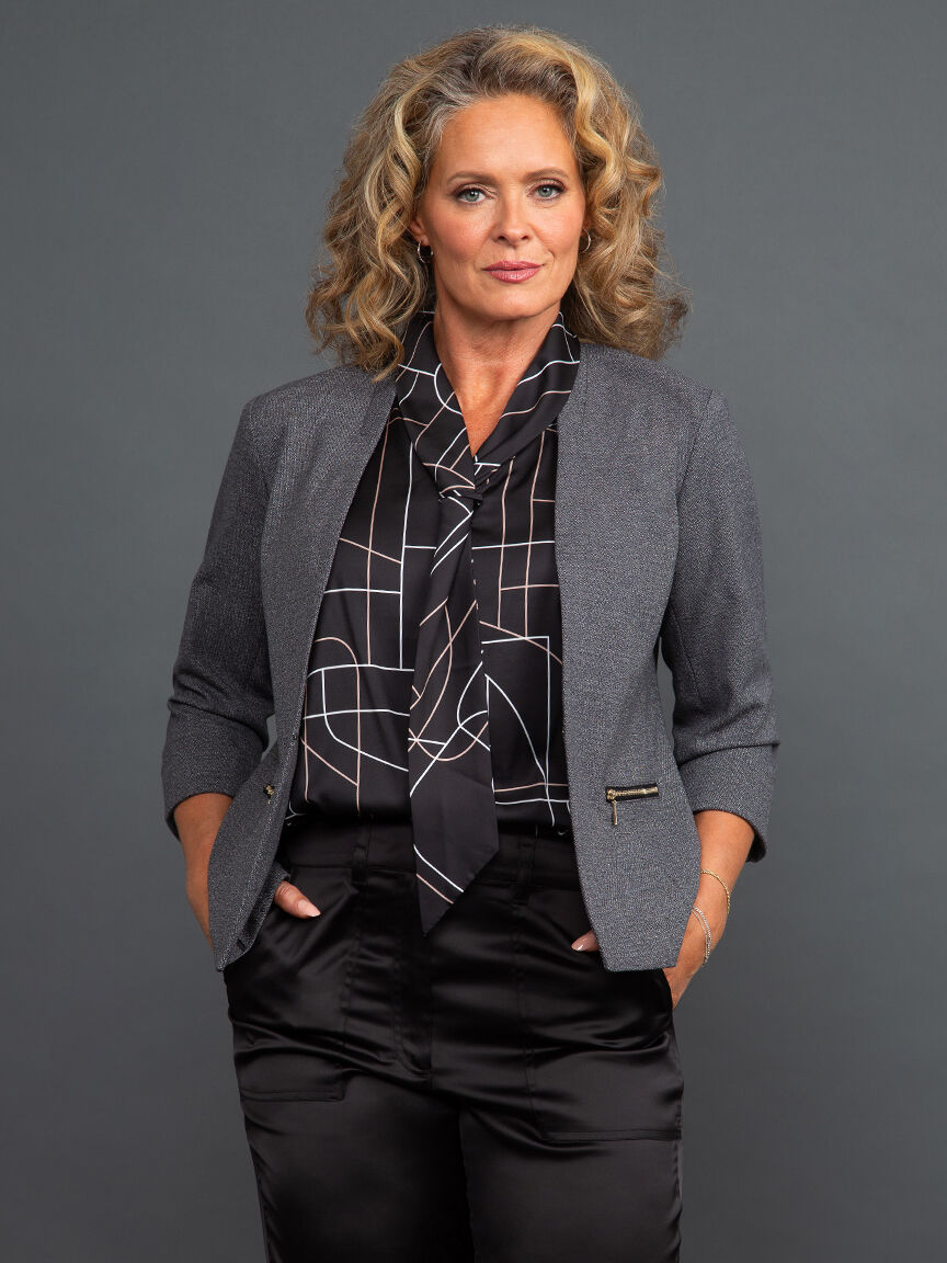 &frac34; Sleeve Cropped Blazer Image 2