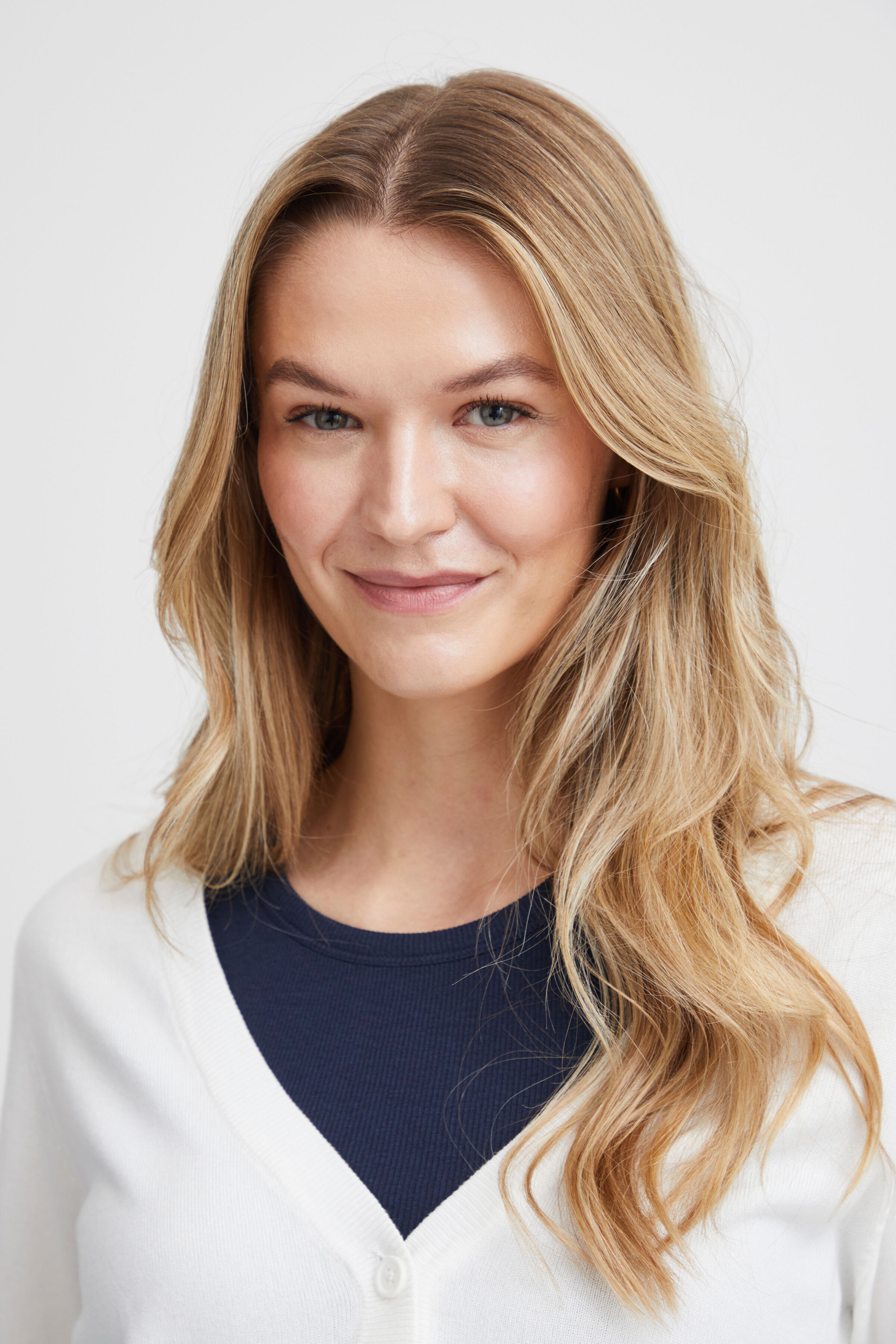 Cropped Button-Up Cardi Image 3