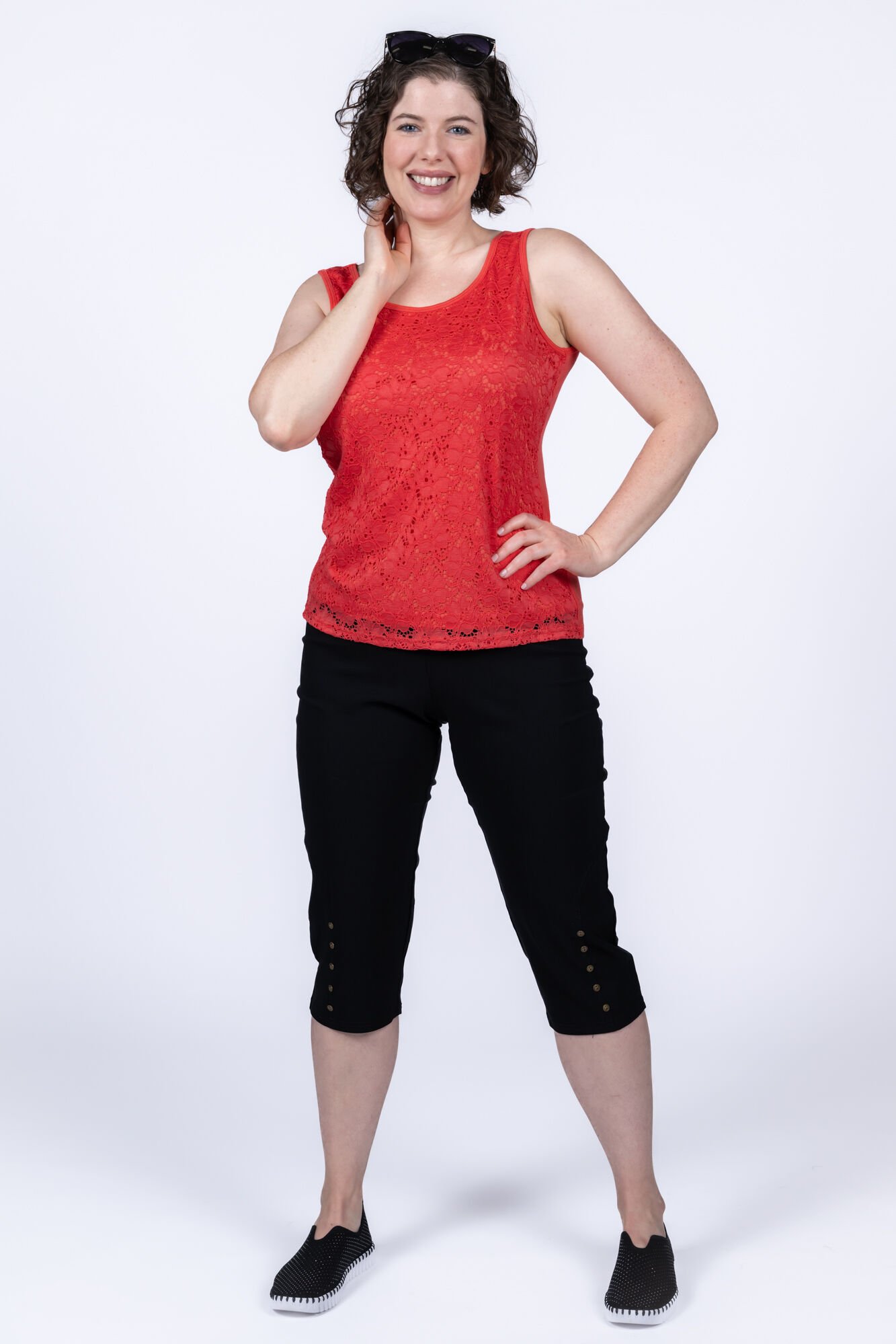 Pull-On Button Capri, Black