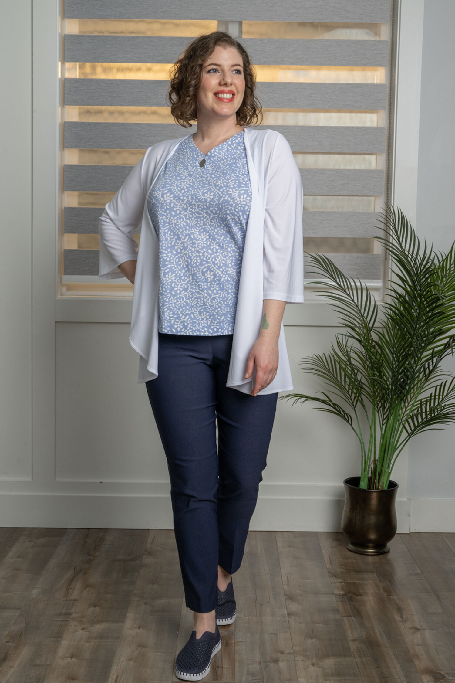 Pull-on Ankle Pant with Slimming Waist Image 3