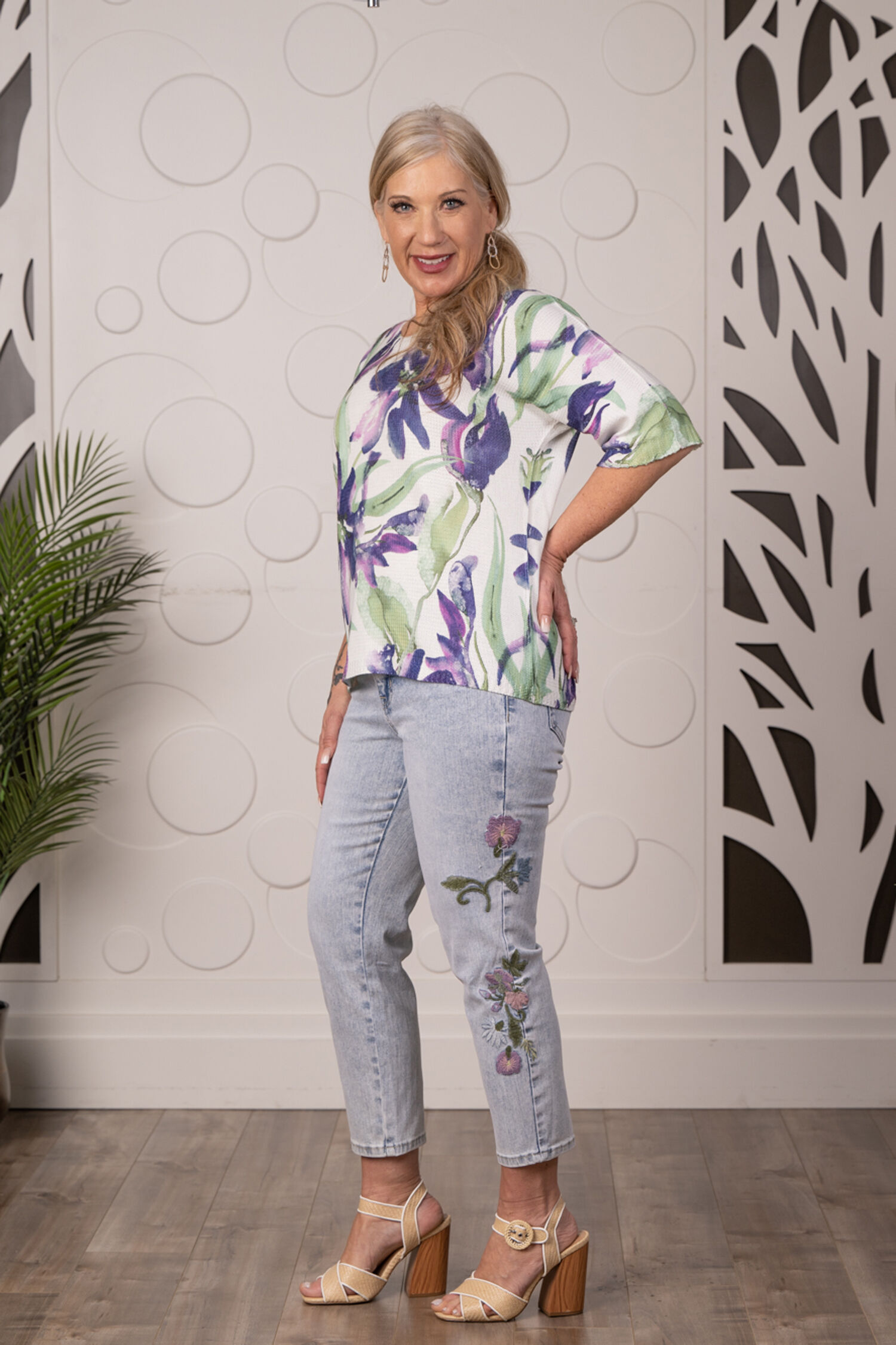 Embroidered Denim &lsquo;Audrey&rsquo; Capri Image 1