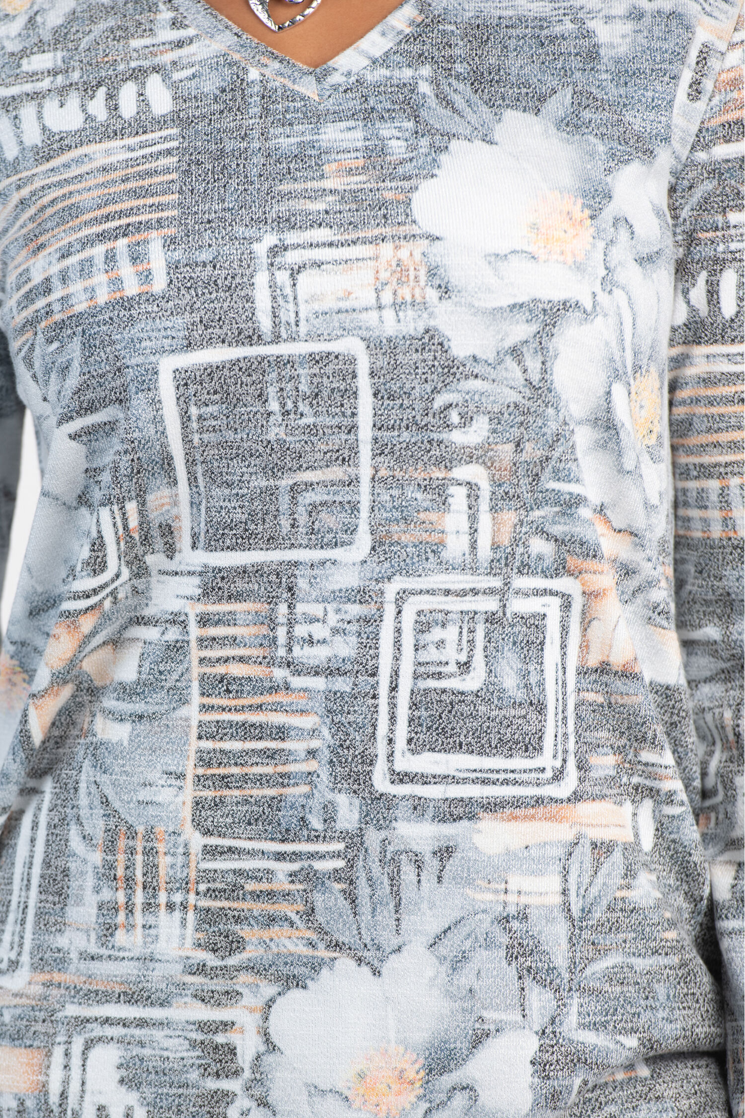 Long Sleeve Floral V-Neck Top  Image 4