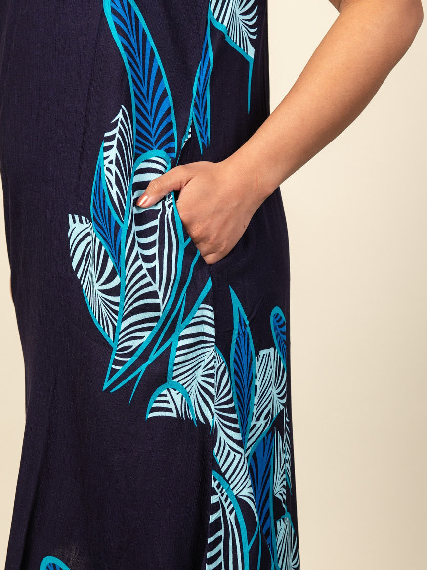 Sleeveless Midi Dress Image 5