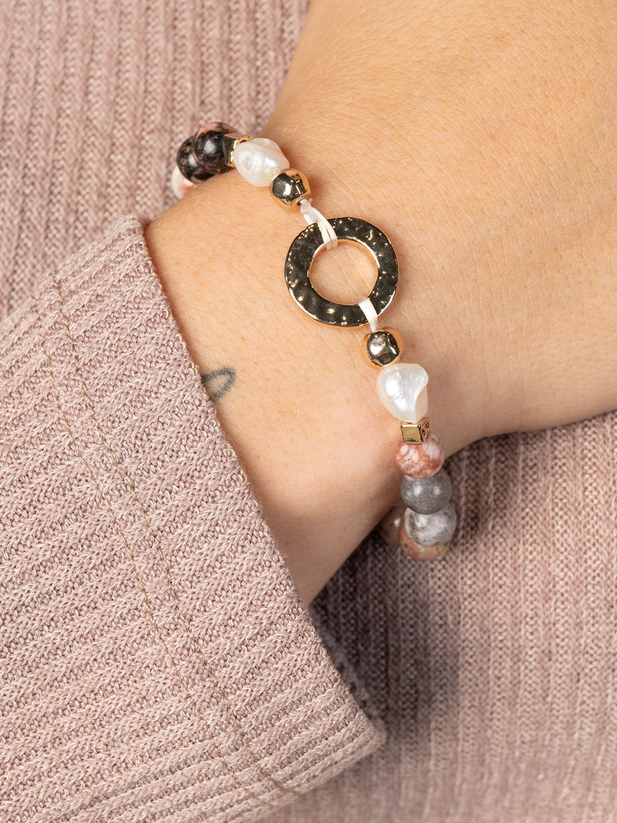 Beaded Strech Bracelet w/ Circle Pendant 