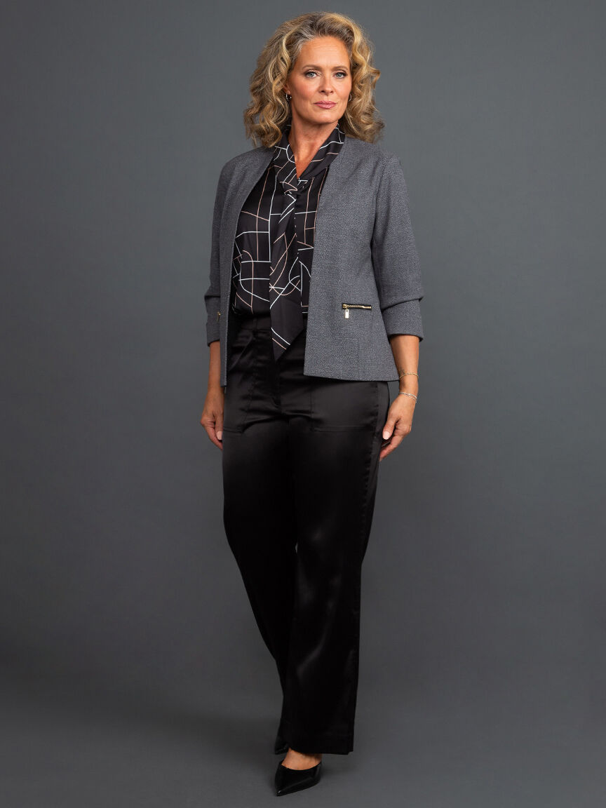 &frac34; Sleeve Cropped Blazer Image 1