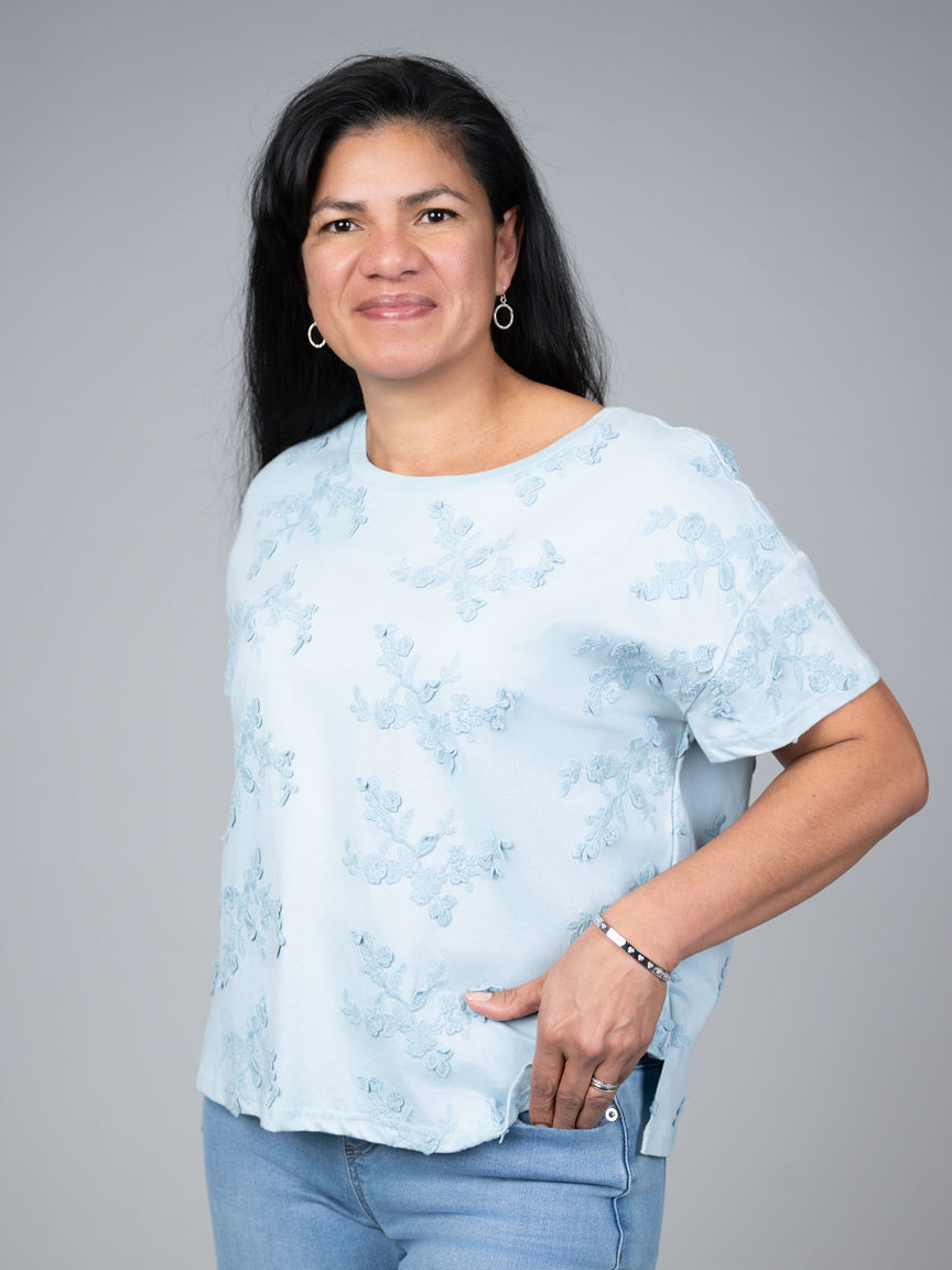 Short Sleeve Top With Embroided Florals