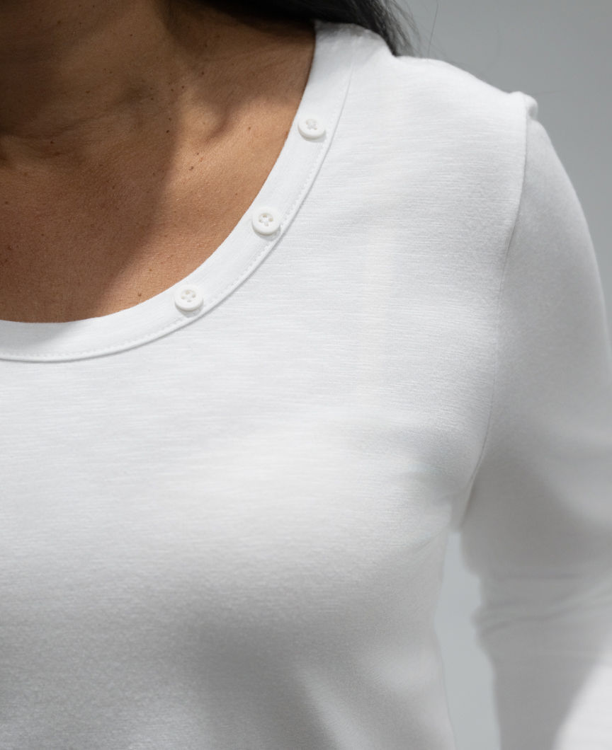 3/4 Sleeve Scoop Neck Top With Buttons Image 2