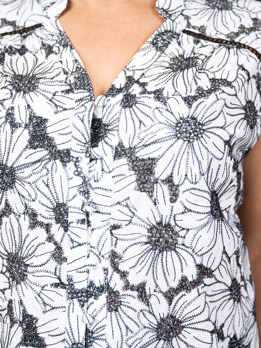 Sleeveless Flower Stitch Summer Top