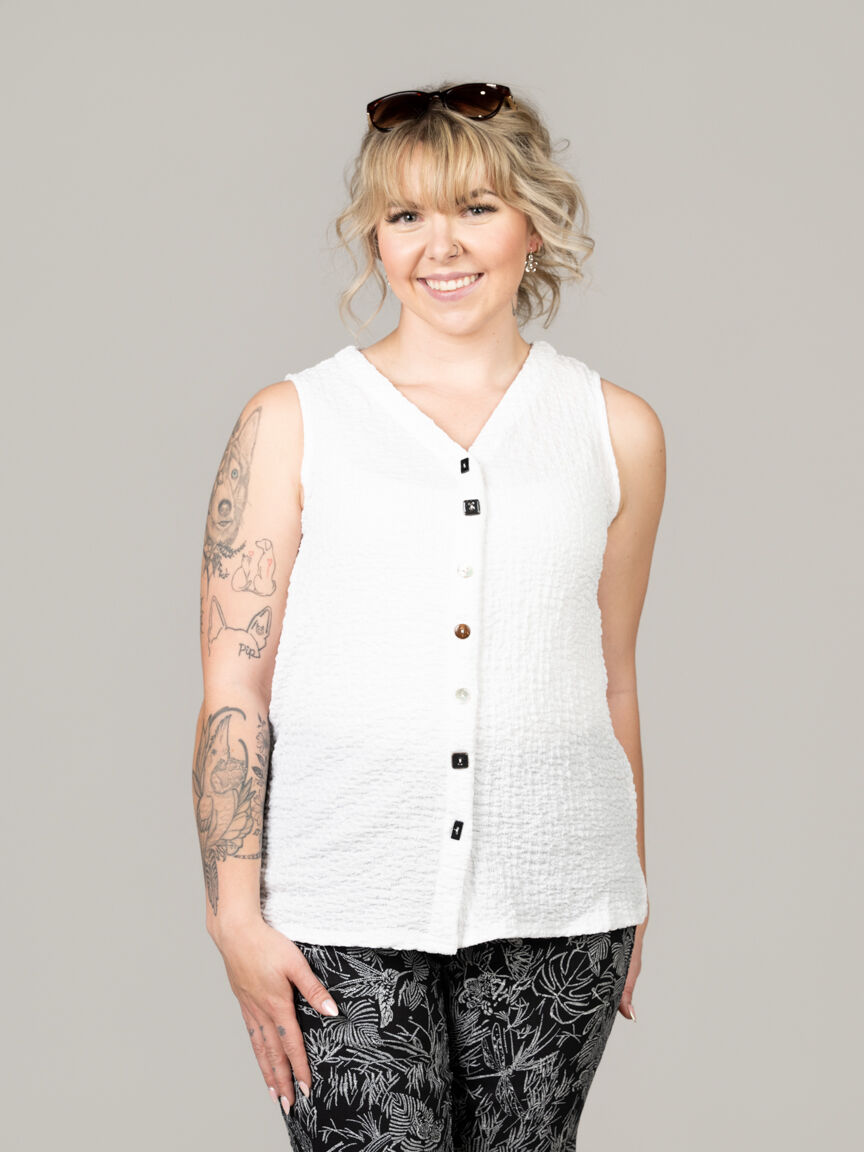 Sleeveless Crinkle Blouse with Mixed Buttons