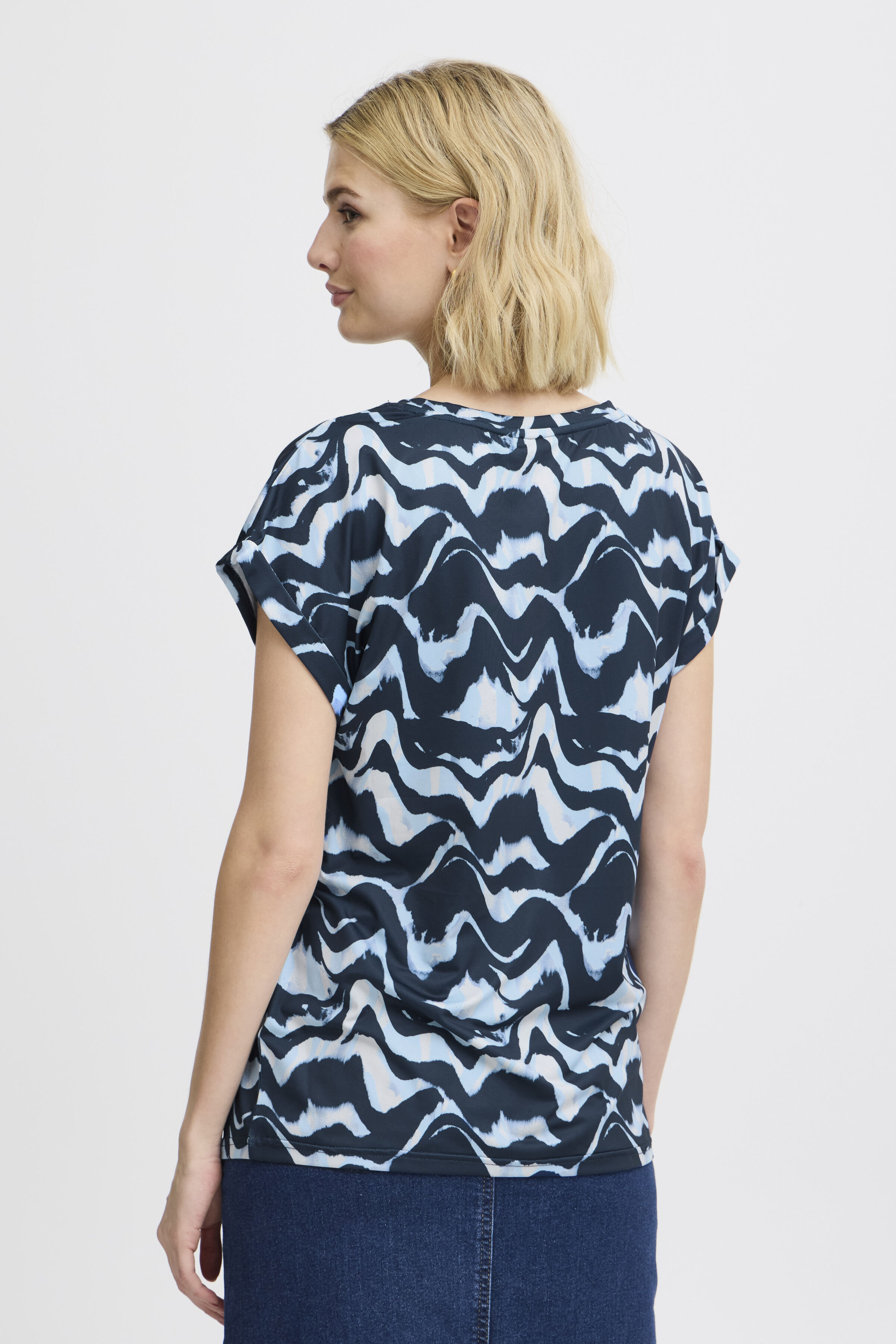 Short Sleeve Top with Scoop Neck Image 2