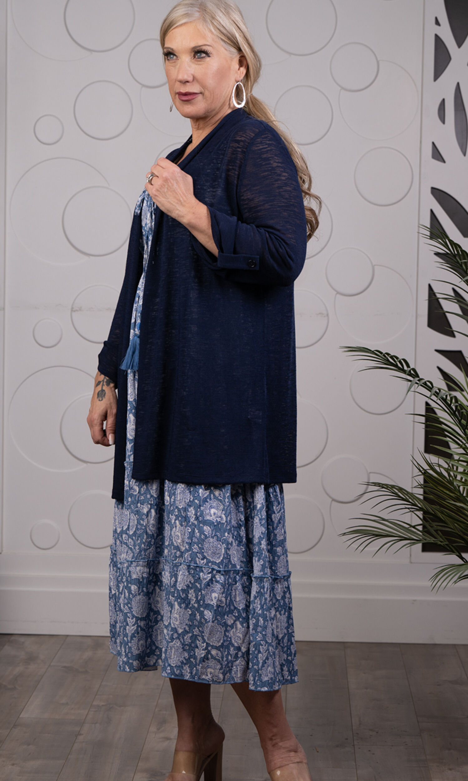 &frac34; Roll-Tab Sleeve Light Knit Cardigan Image 2