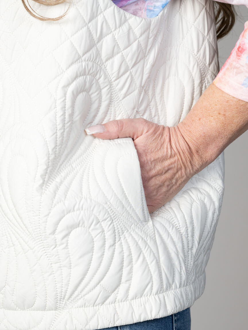Lightweight Quilted Vest Image 4