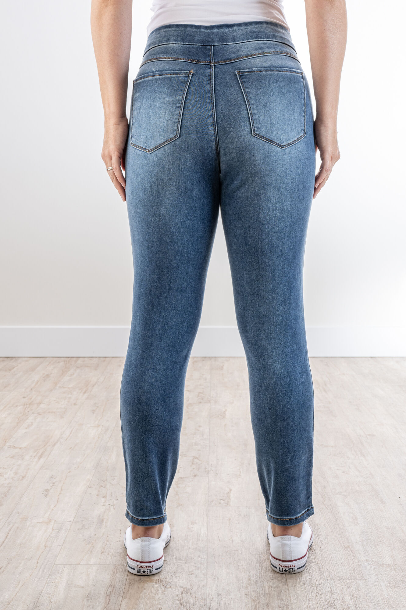 Basic Pull-On Knit Taper-Leg Stretch Jegging Jeans Image 3