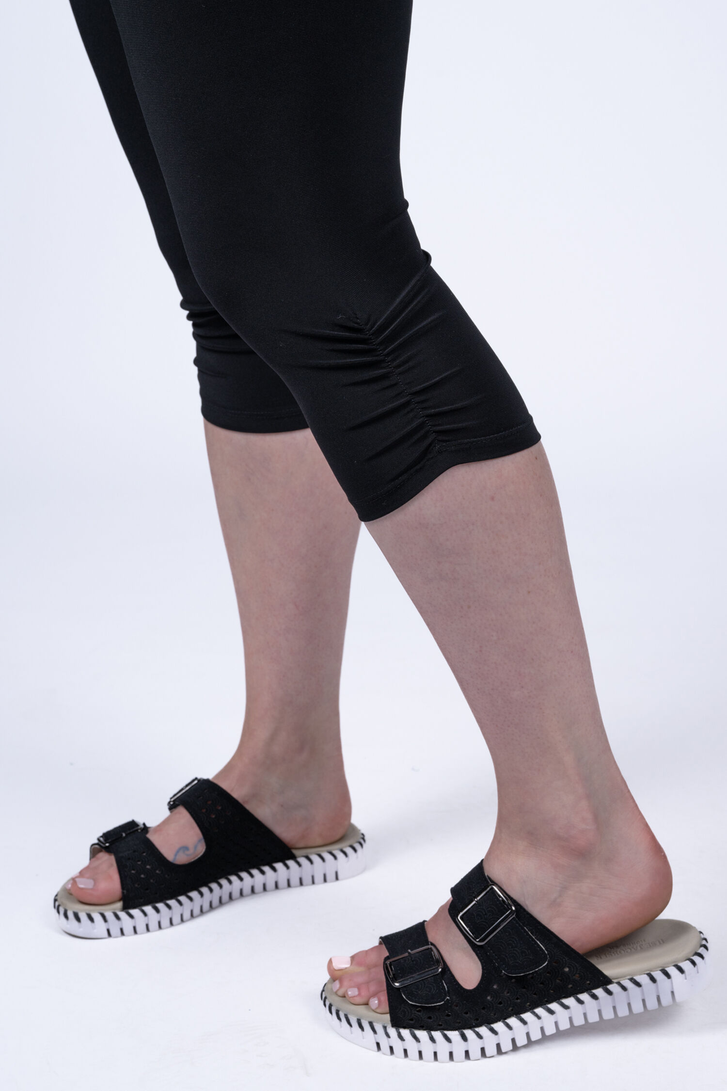 Lightweight Capri w/ Ruching Image 3