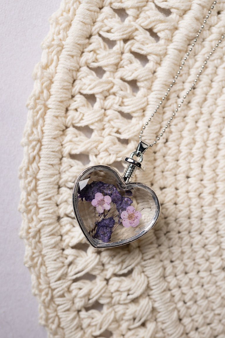 Necklace With Resin Heart Pendant 