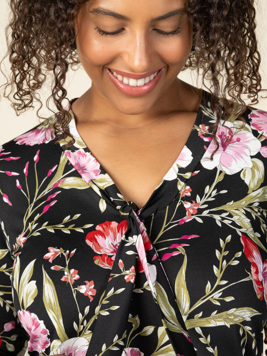 3/4 Sleeve V Neck Floral Print Top with Front Tie Image 3