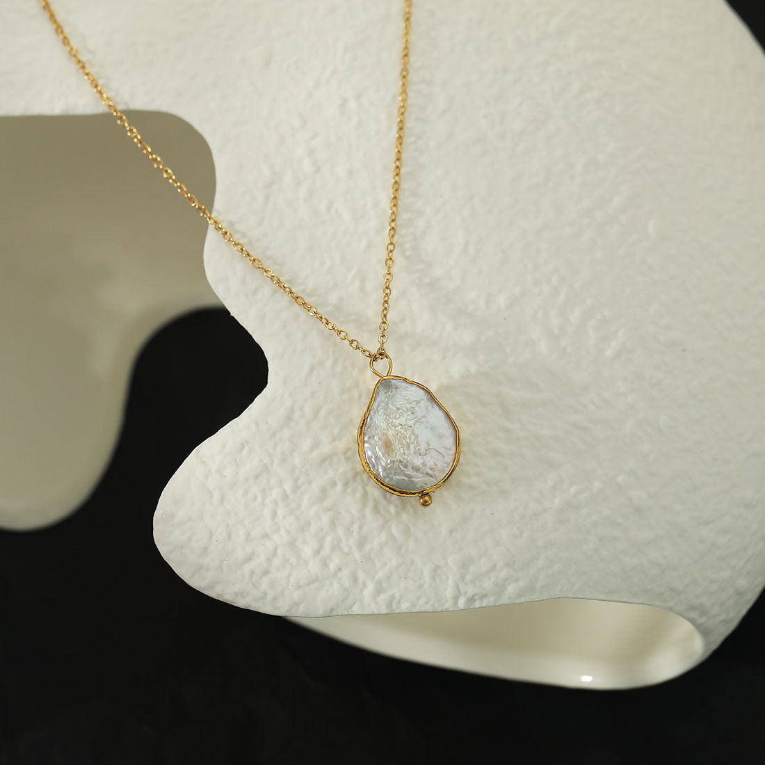 NOEMI Necklace Image 4