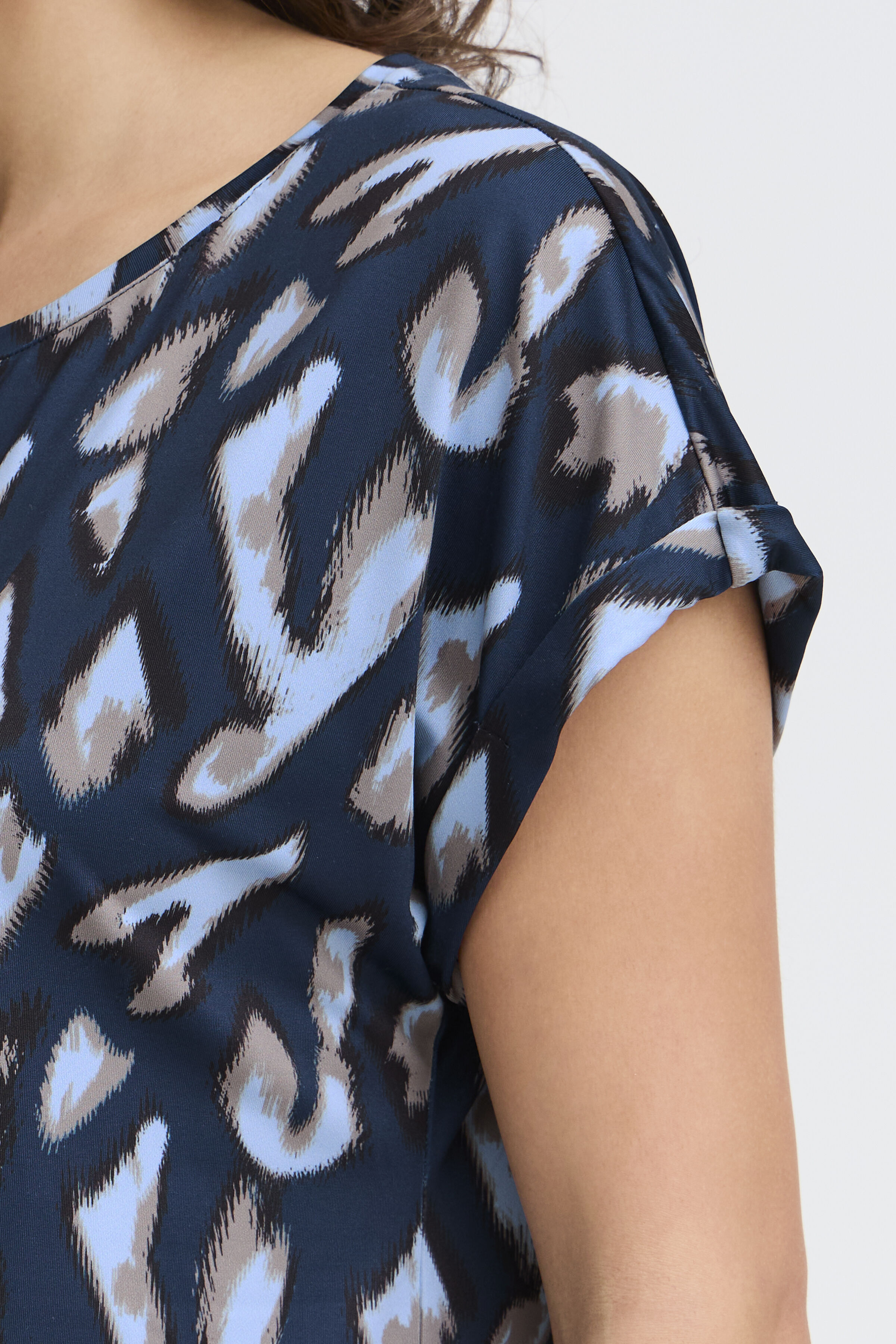 Short Sleeve Top Image 4