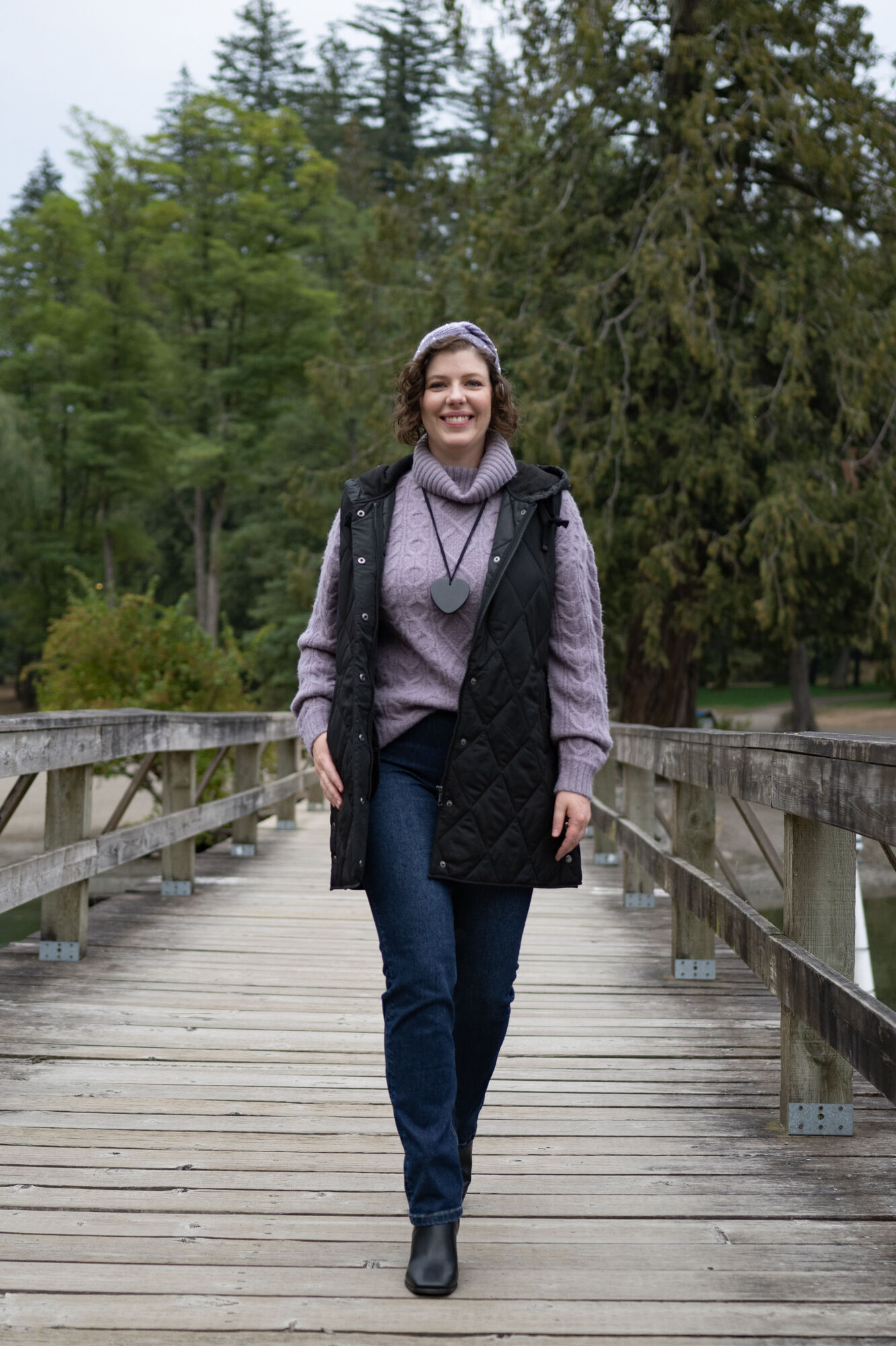 Quilted Diamond Fall-To-Winter Hooded Puffer Vest Image 4