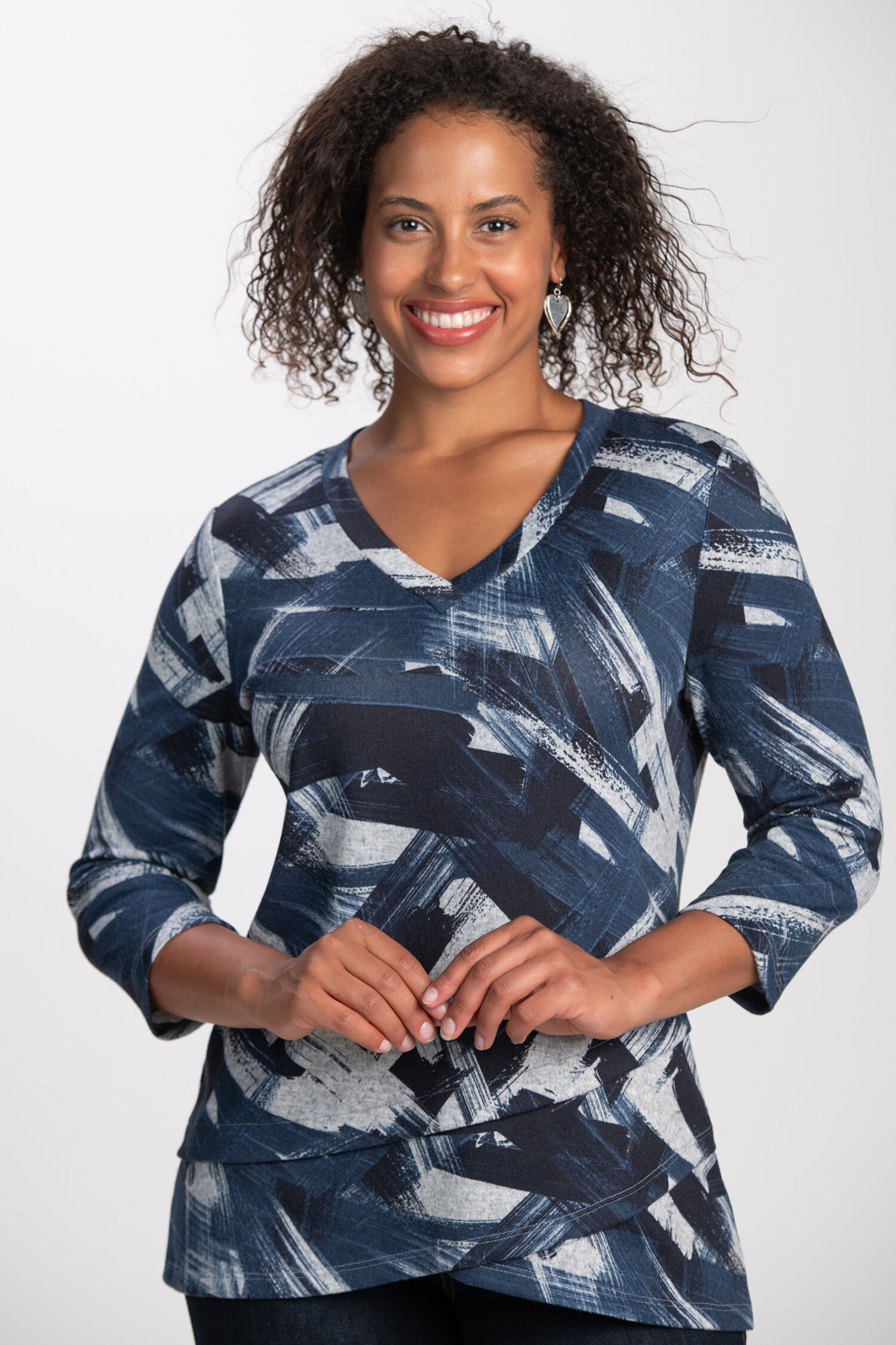 &frac34; Sleeve Tiered Hem V-Neck Top, Wine