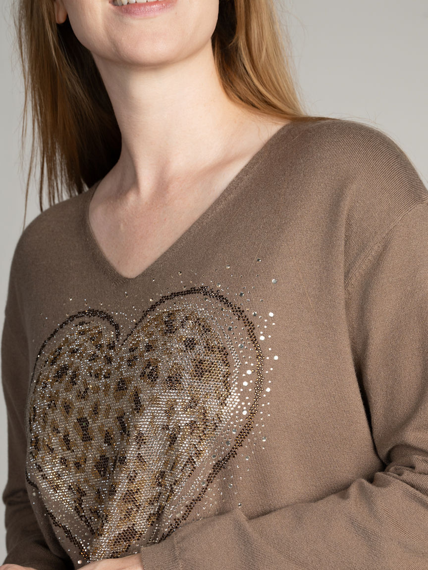 Lightweight V-Neck Sweater With Heart Hotfix