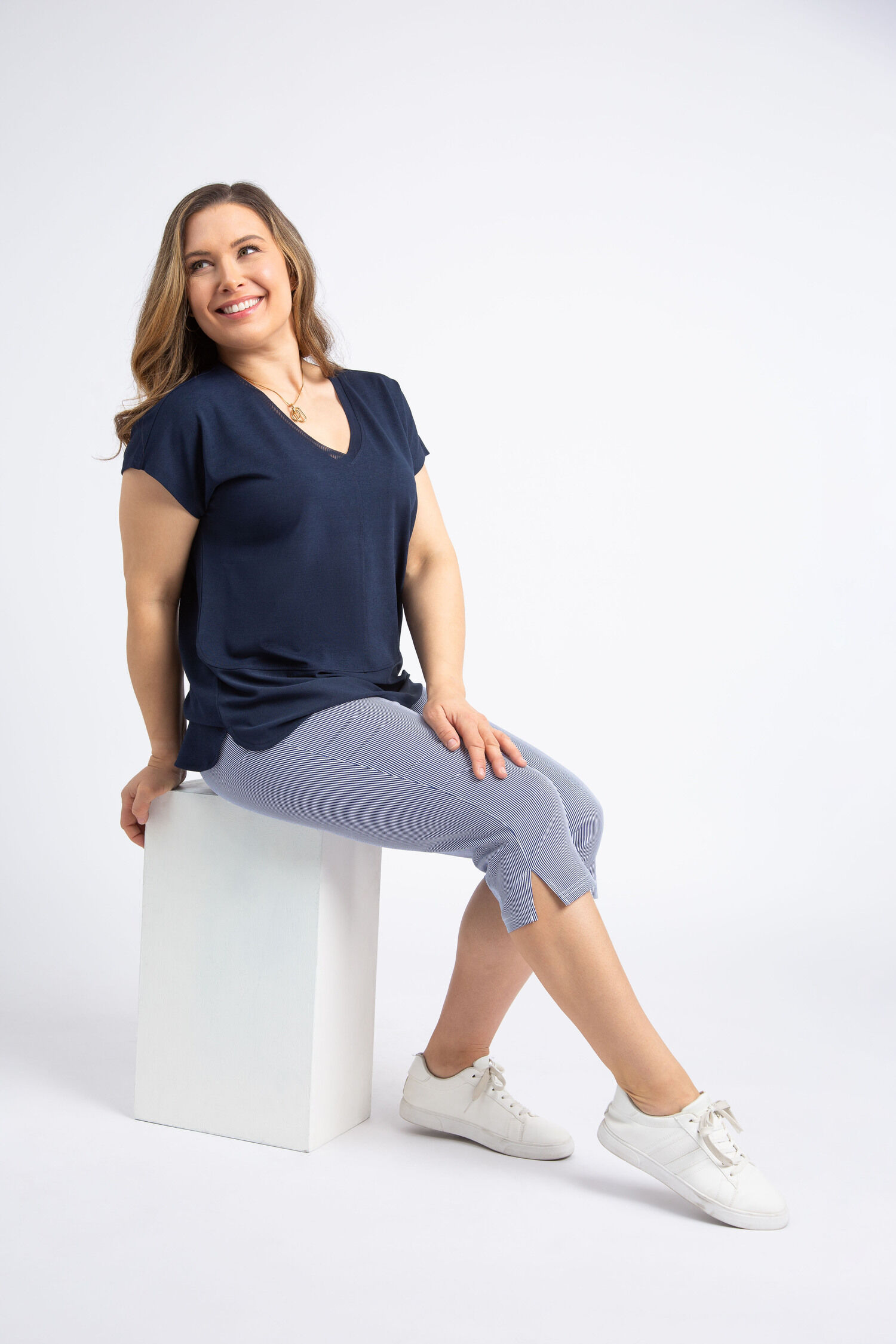 Short Sleeve Dolphin Hem Top Image 5