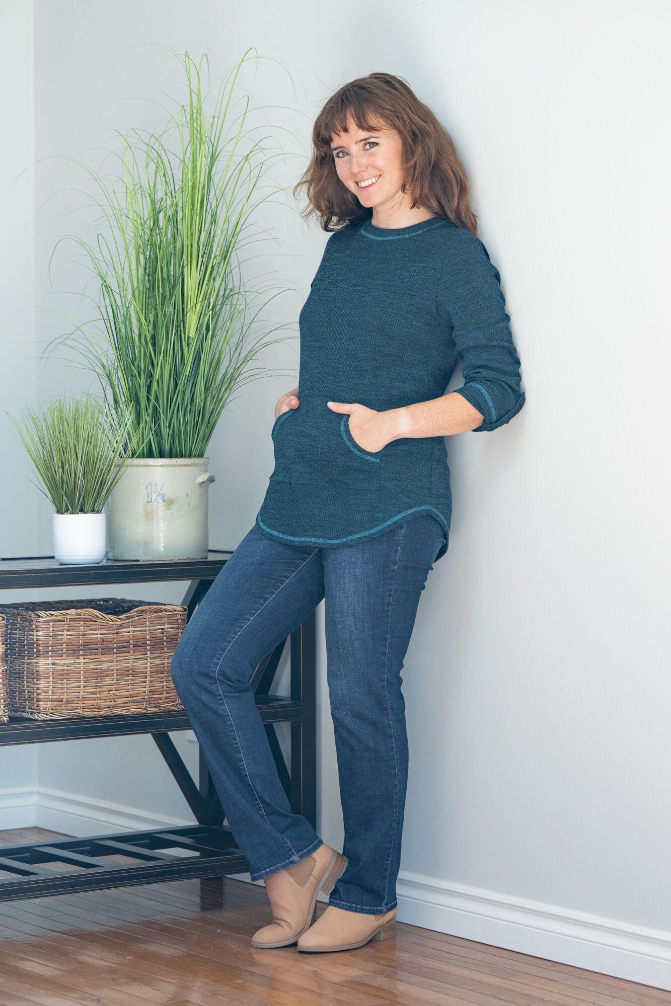 Kangaroo Knit Pocket Shirt-Tail Top   Image 1