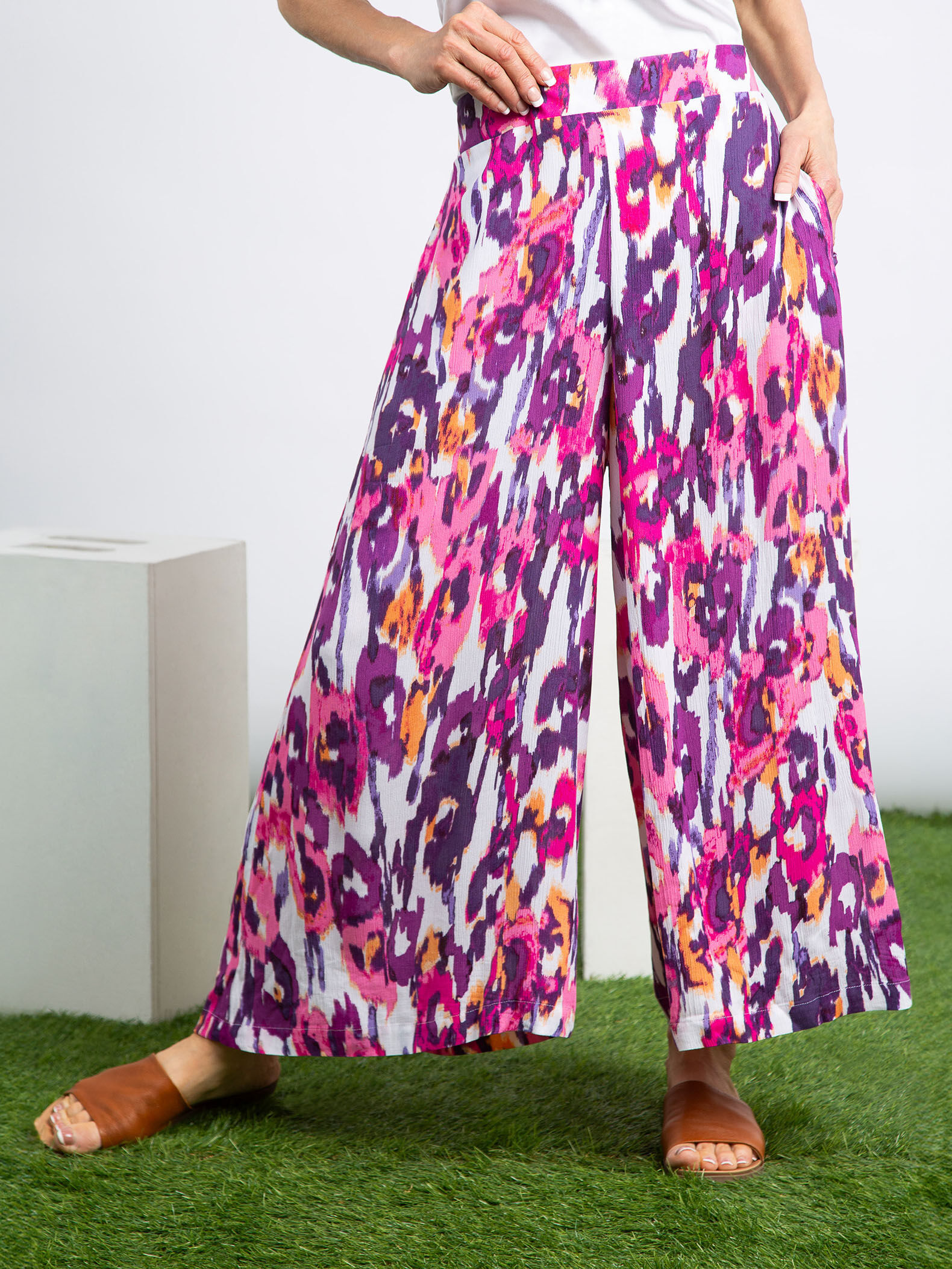 Cropped Pull On Flowy Pant Image 2