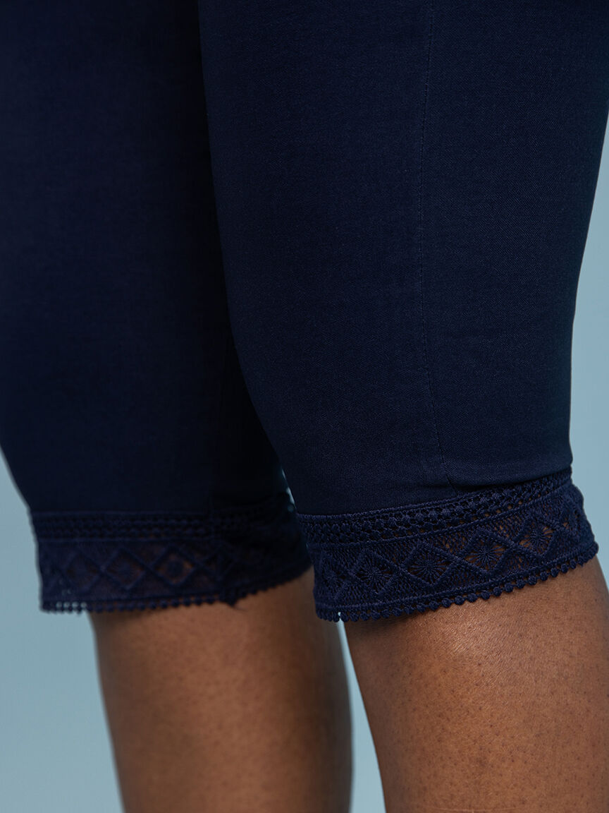 Lace Trimmed Pull on Capri  Image 5