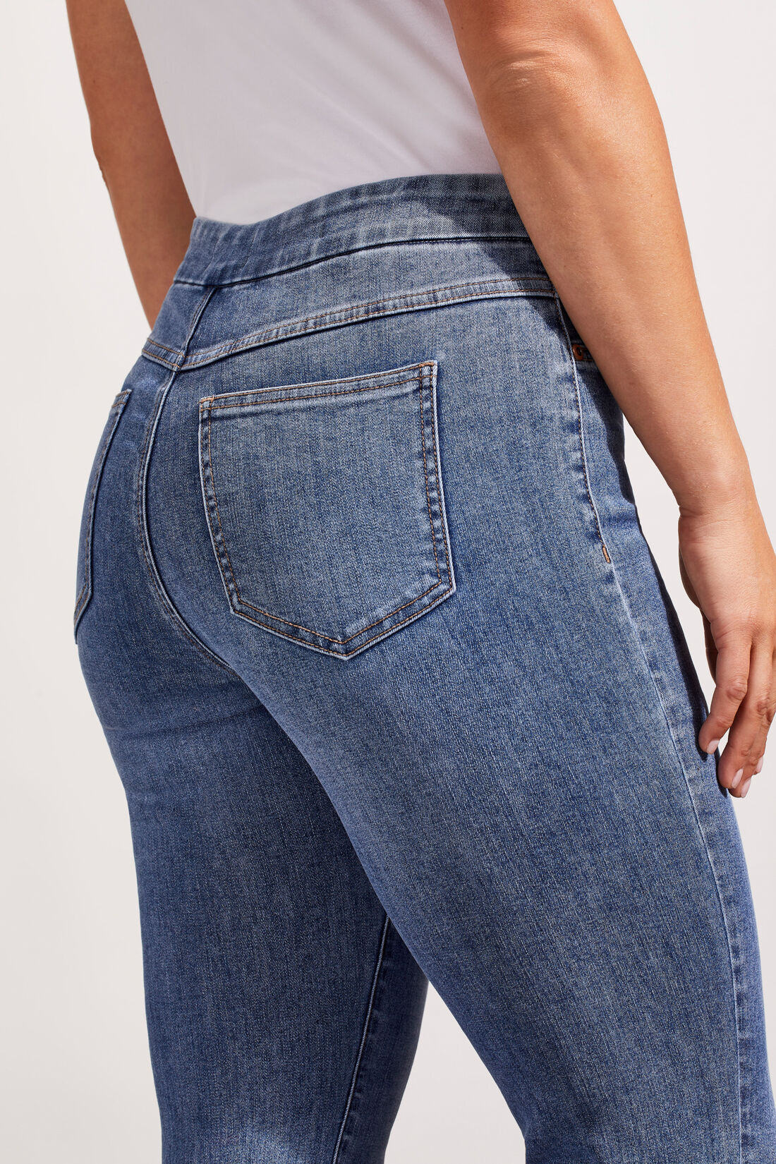 Audrey Pull-On Straight Crop Pant Image 3