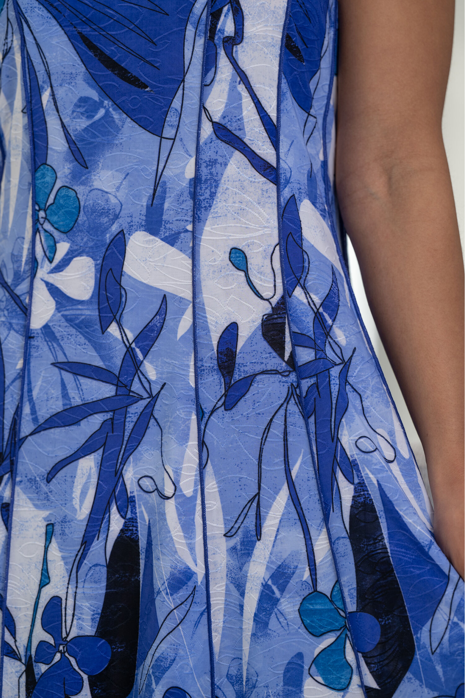 Sleeveless Sweetheart Neckline Midi Dress Image 4