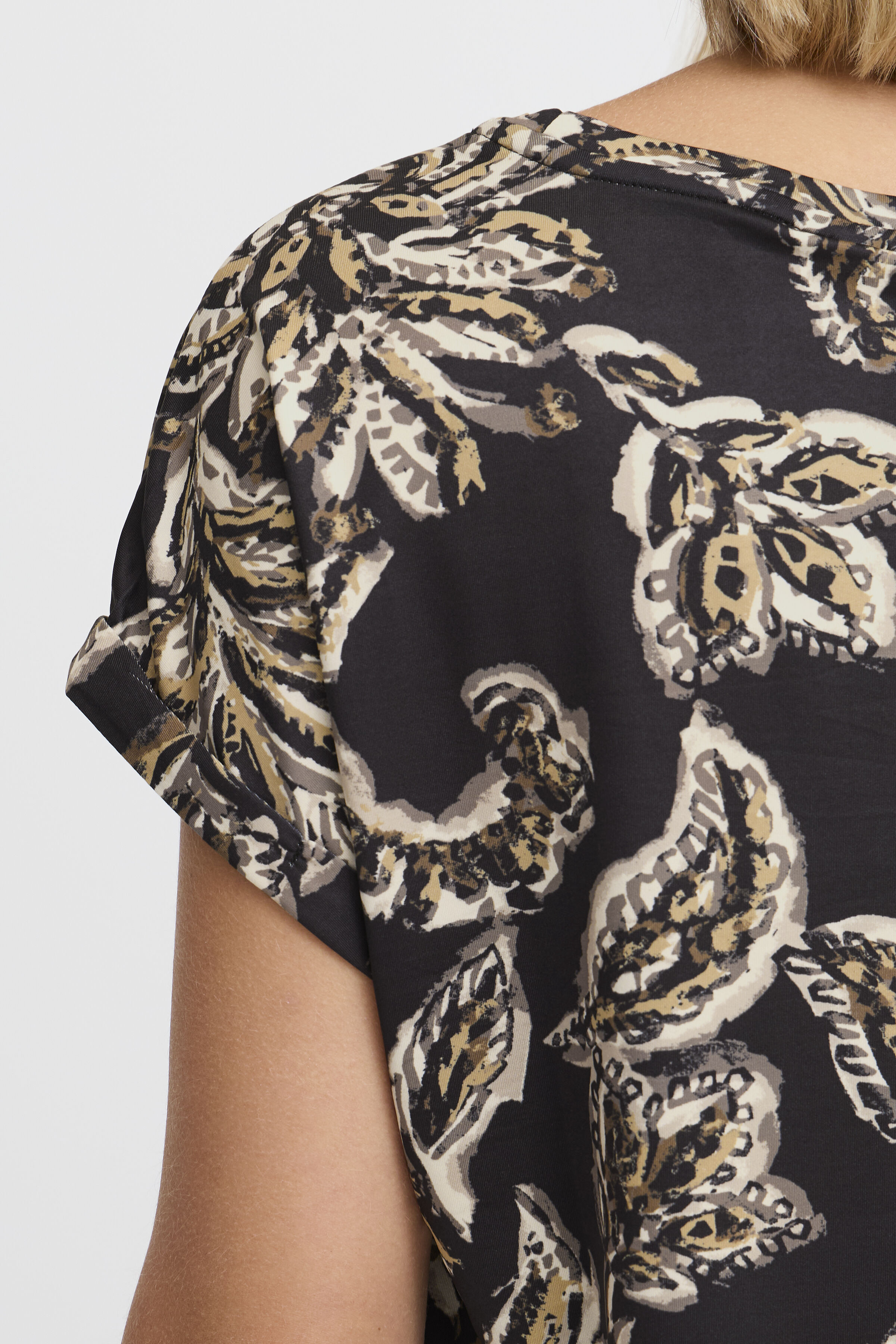 Short Sleeve Top with Scoop Neck Image 3