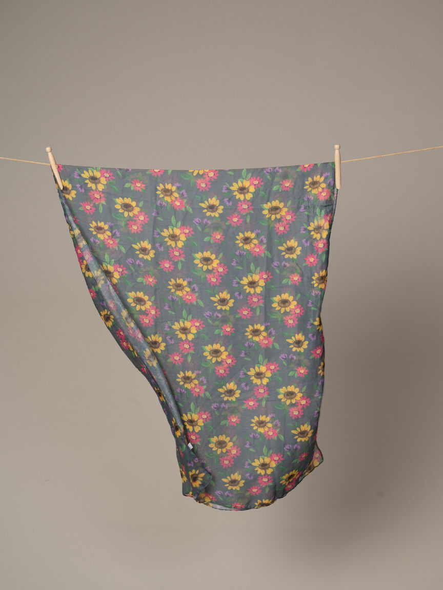 Lightweight Daisy Scarf