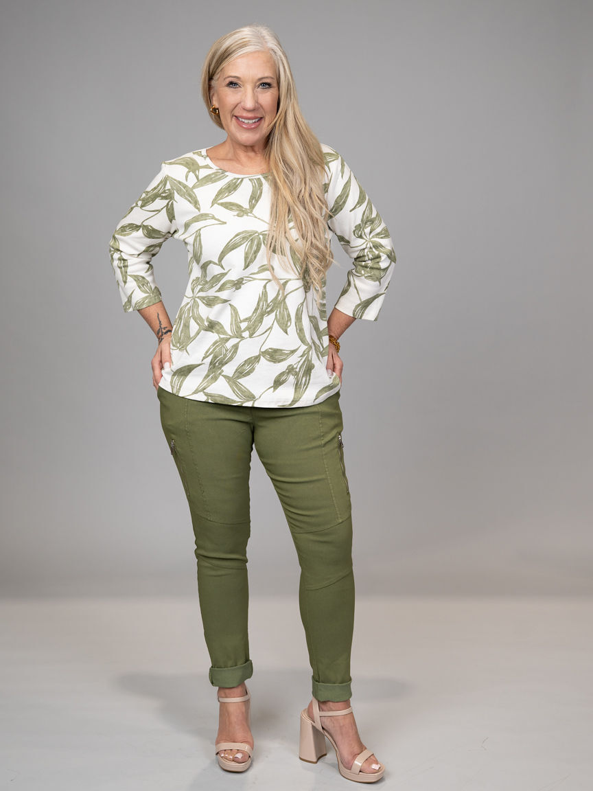 Crew Neck Floral 3/4 Sleeve Top Image 2