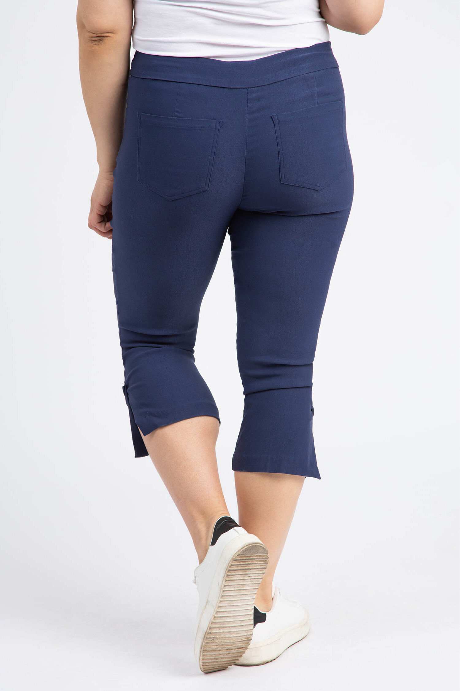 Flatten It&reg; Pull-On Capri Image 3