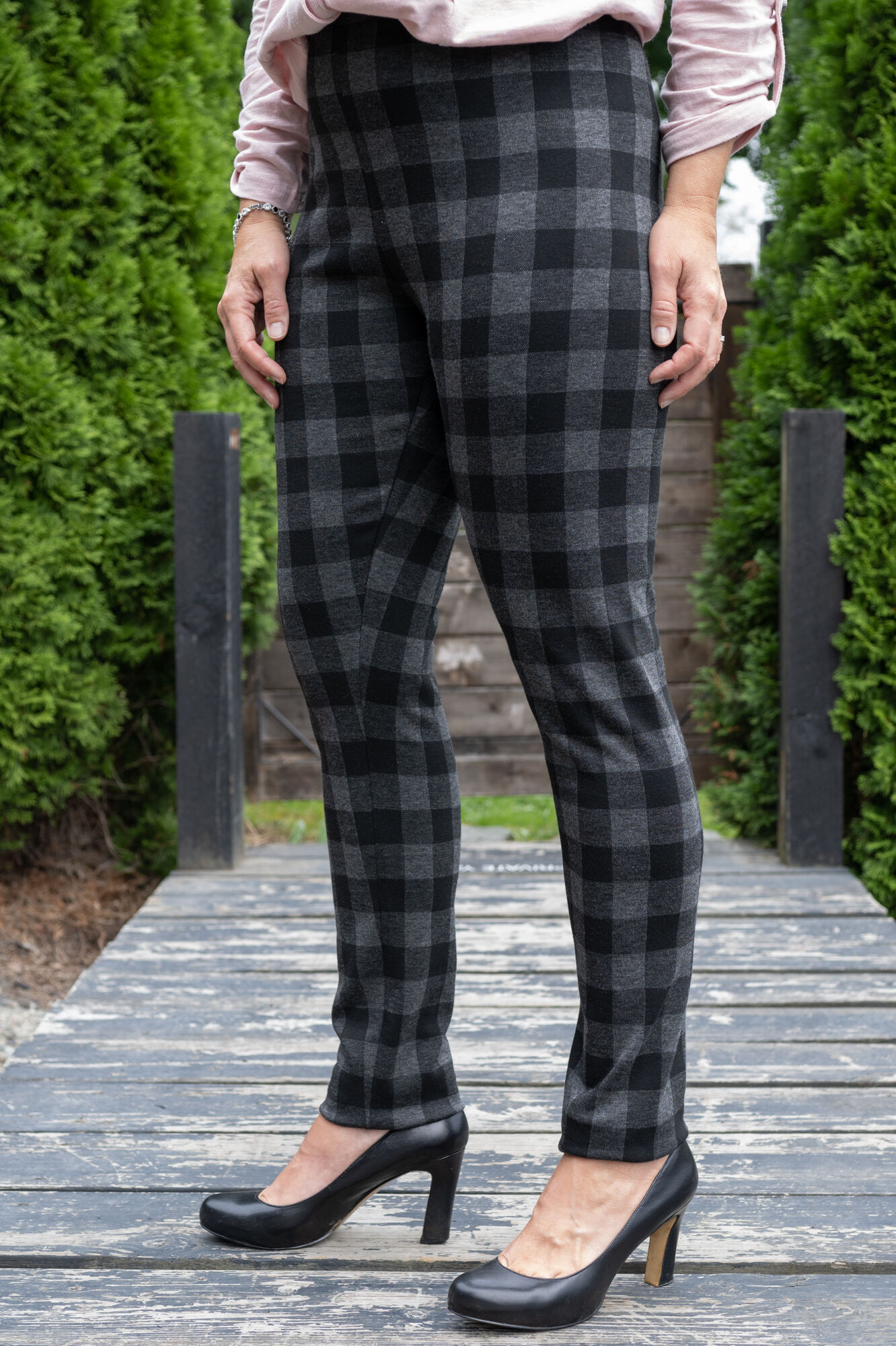 Pull-On Plaid Smoothening And Slimming Taper Leggings Image 1