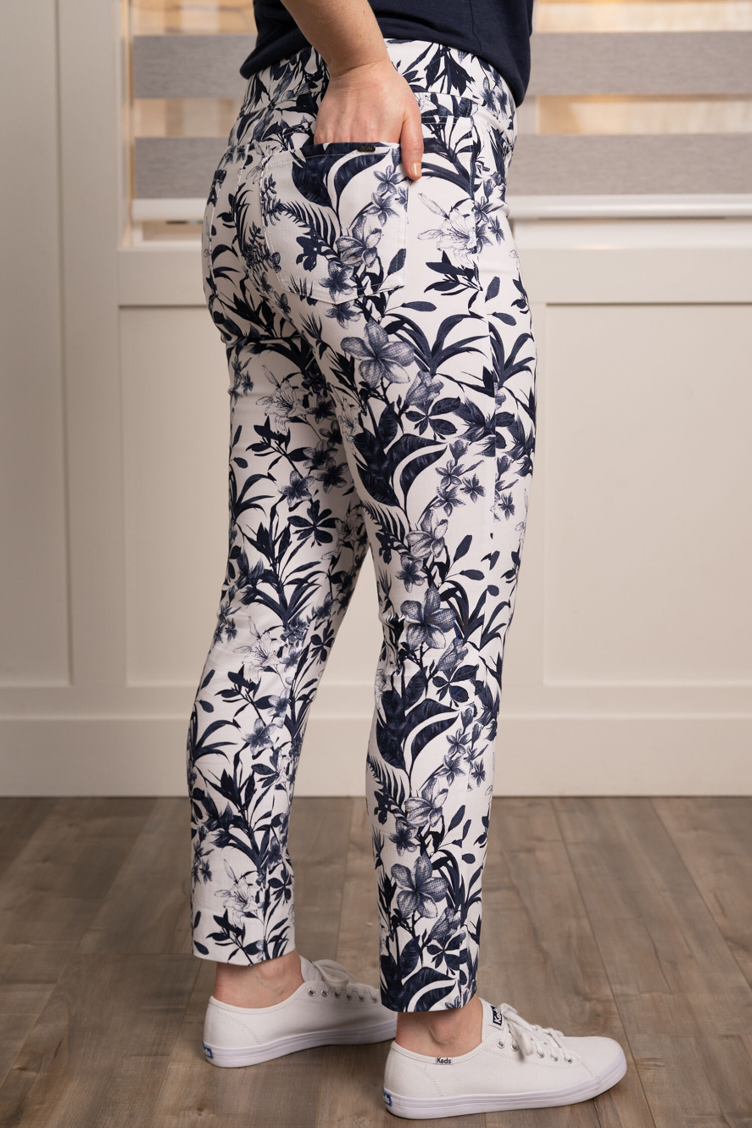 Pull-On Ankle Pant Image 2