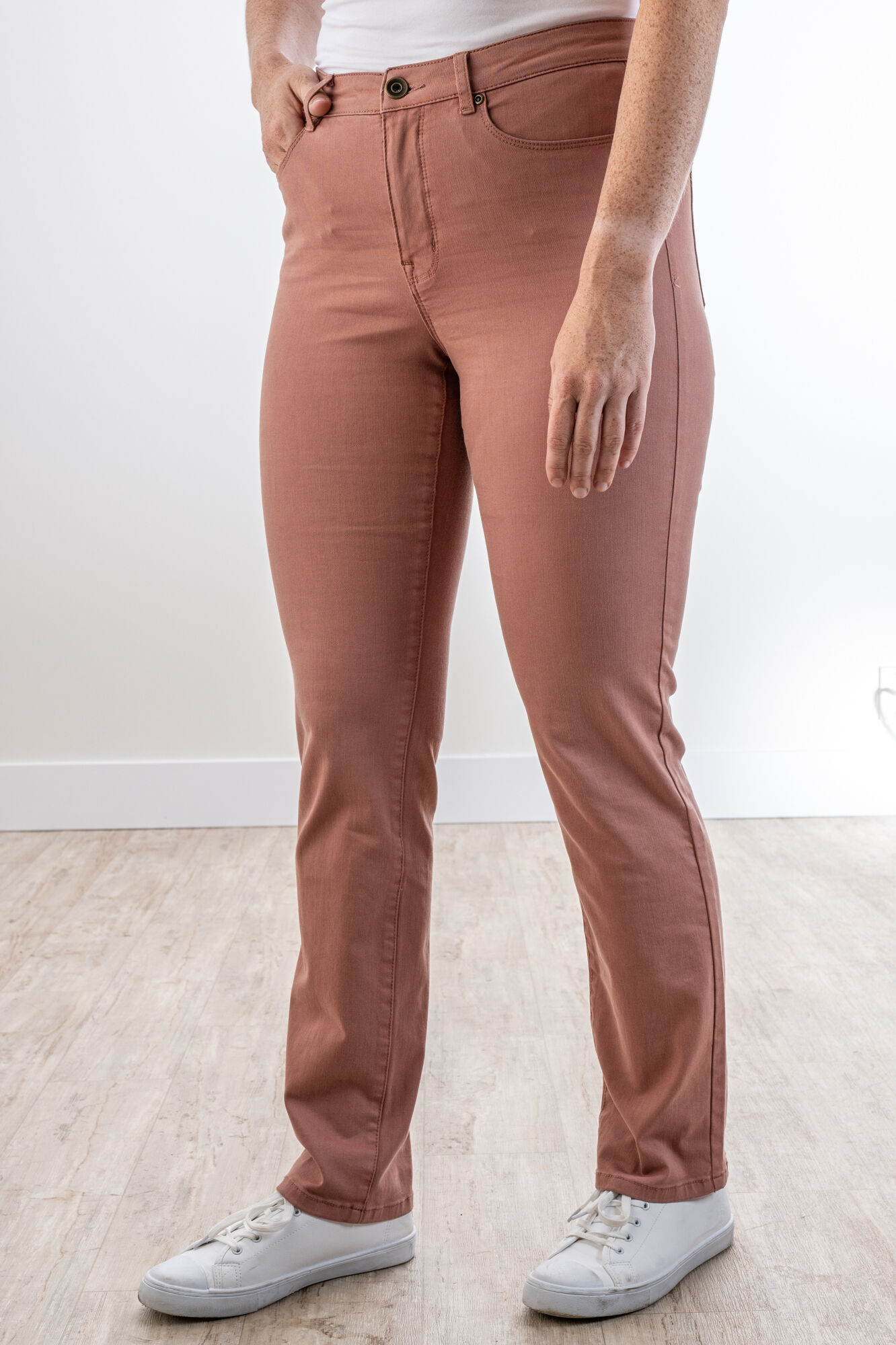 Straight Mid-Rise Jeans Image 3