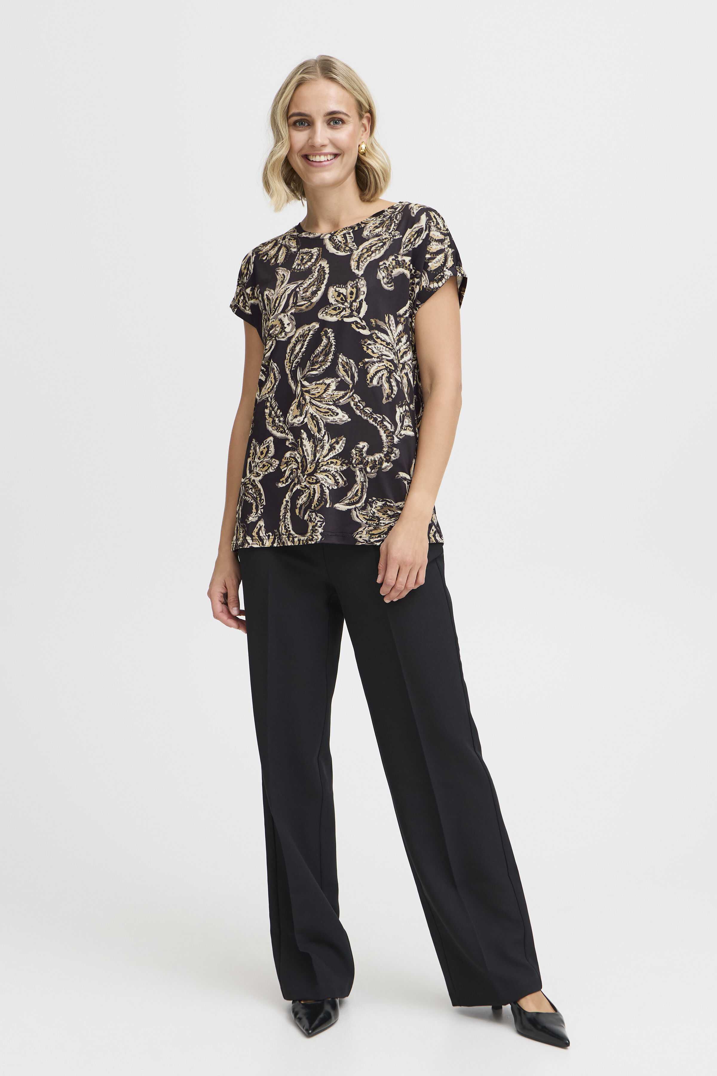 Short Sleeve Top with Scoop Neck Image 5