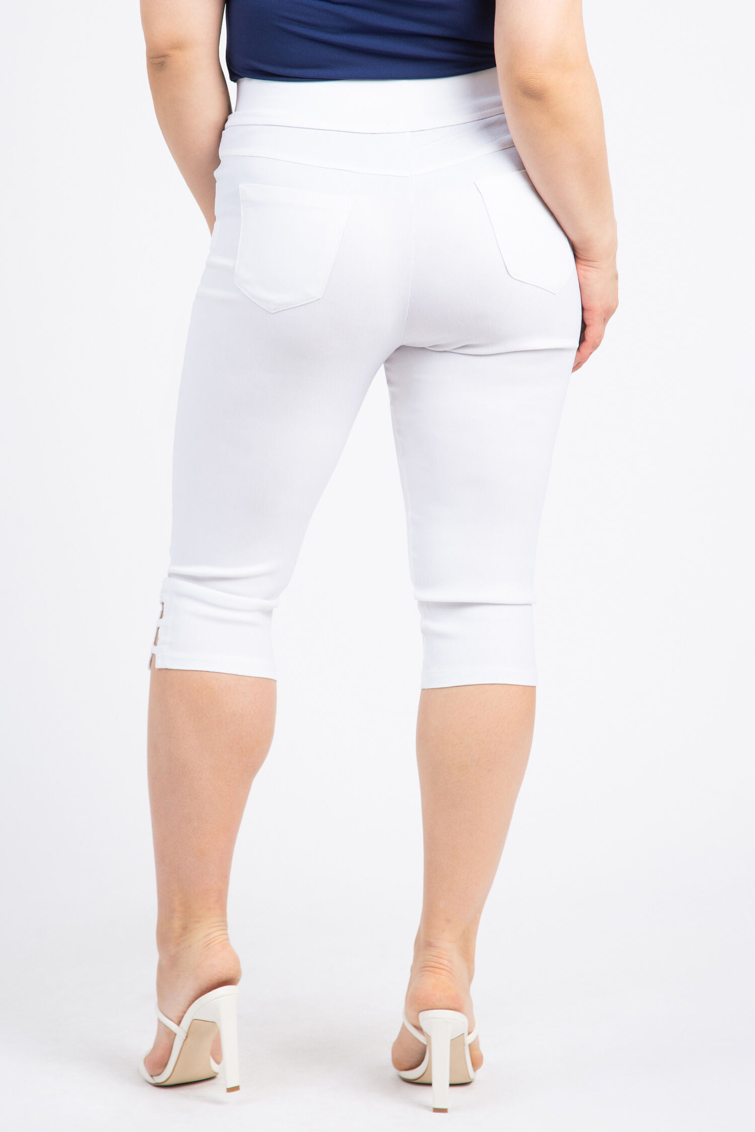 Pull-On Ladder Hem Capri Image 3