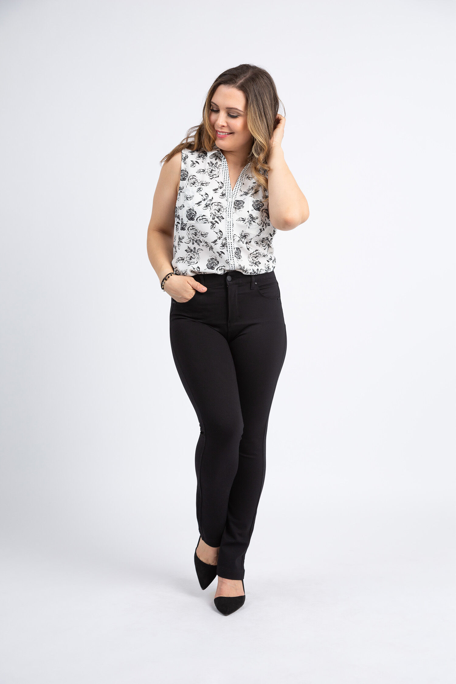 Sleeveless Rose Print Blouse Image 5