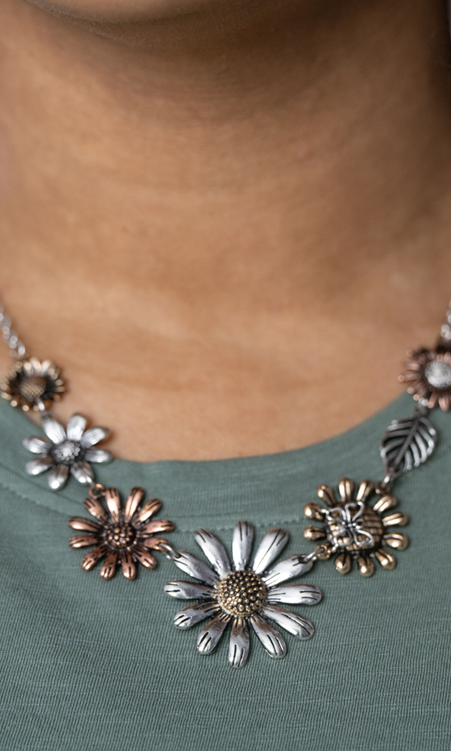 Mixed Metal Daisy Chain Necklace Set Image 1