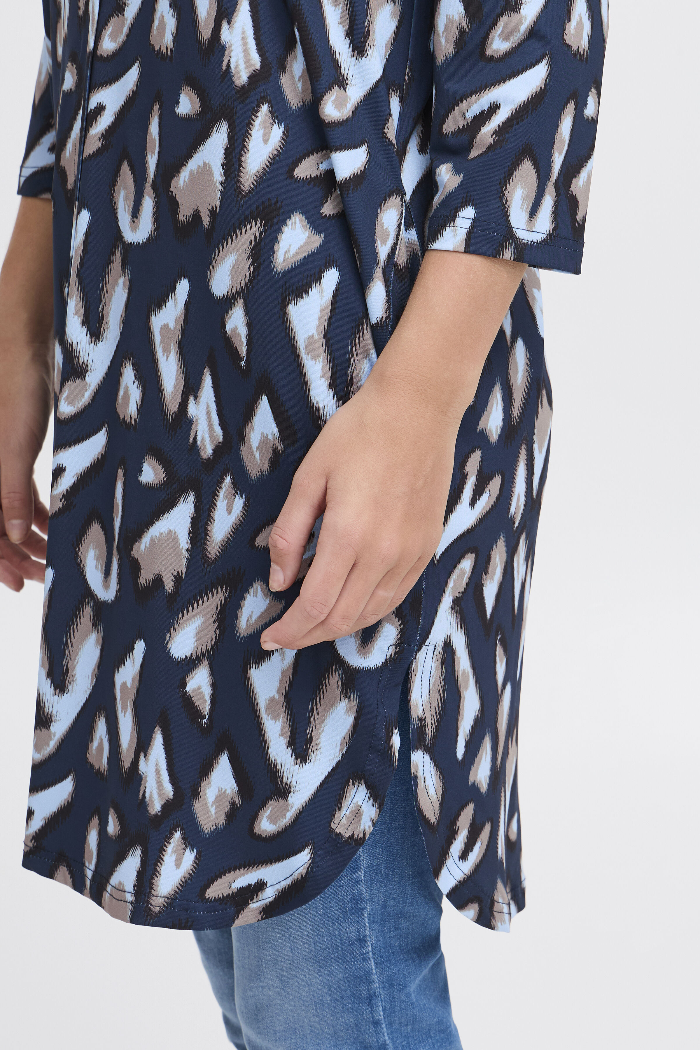 &frac34; Sleeve V Neck Tunic  Image 4