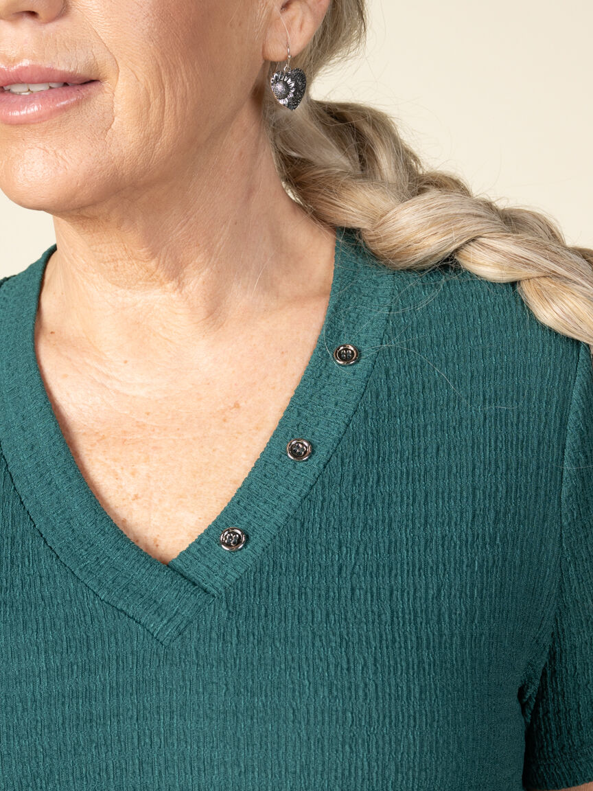 Short Sleeve V-Neck Top With Crinkle Fabric Image 3