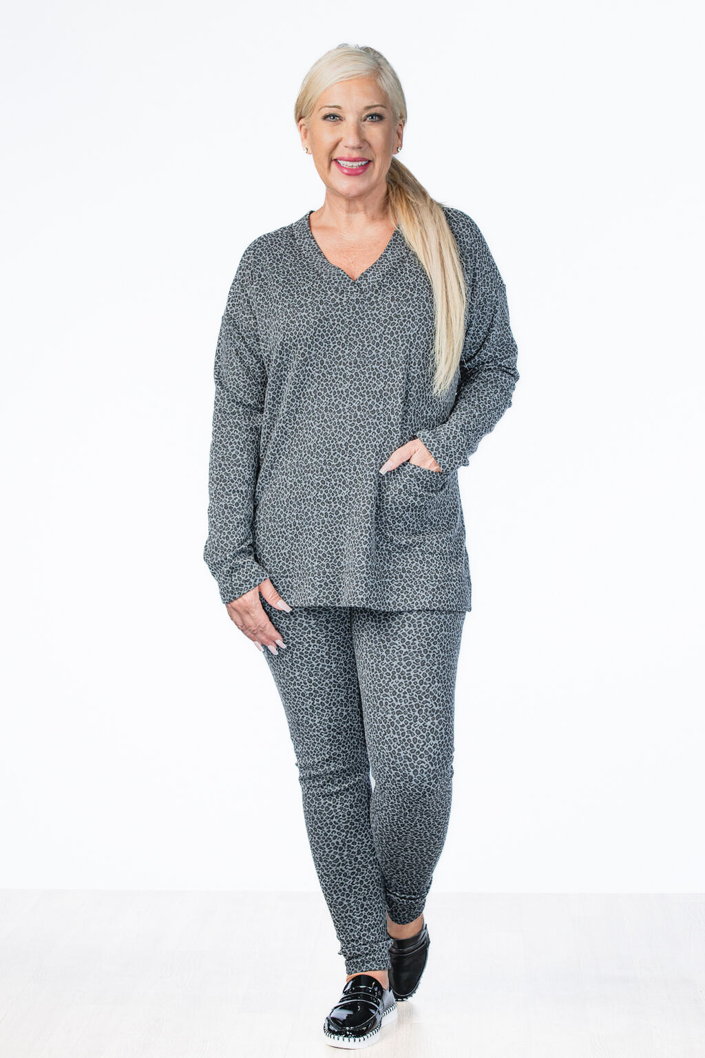 Silver Leopard Legging Image 1